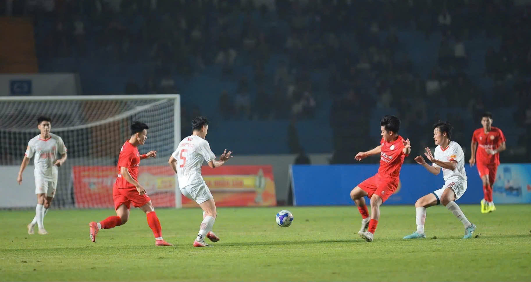 Th&aacute;i Nguy&ecirc;n rực s&aacute;ng trong đ&ecirc;m khai mạc Giải Tứ h&ugrave;ng 2025- Ảnh 15.