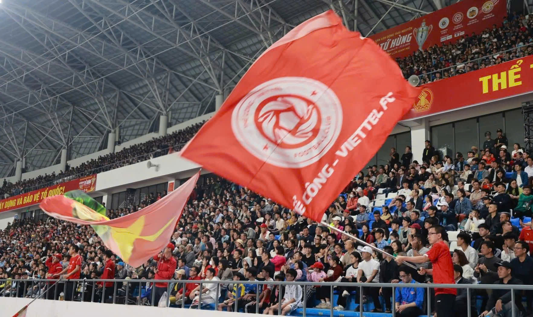 Th&aacute;i Nguy&ecirc;n rực s&aacute;ng trong đ&ecirc;m khai mạc Giải Tứ h&ugrave;ng 2025- Ảnh 14.