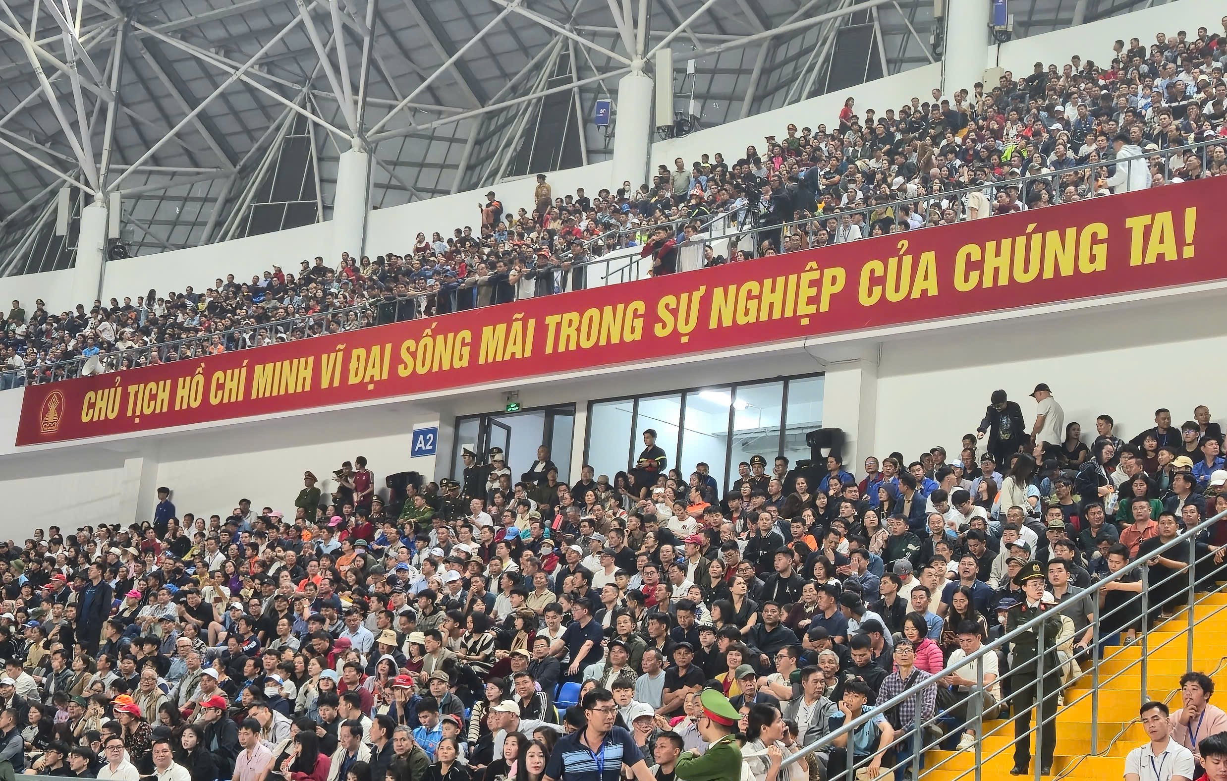 Th&aacute;i Nguy&ecirc;n rực s&aacute;ng trong đ&ecirc;m khai mạc Giải Tứ h&ugrave;ng 2025- Ảnh 8.