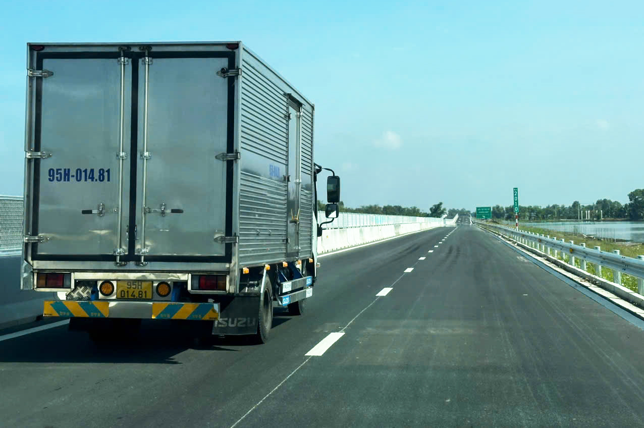 Người d&acirc;n phấn khởi ng&agrave;y đầu cao tốc Cần Thơ - Hậu Giang đưa v&agrave;o khai th&aacute;c- Ảnh 2.