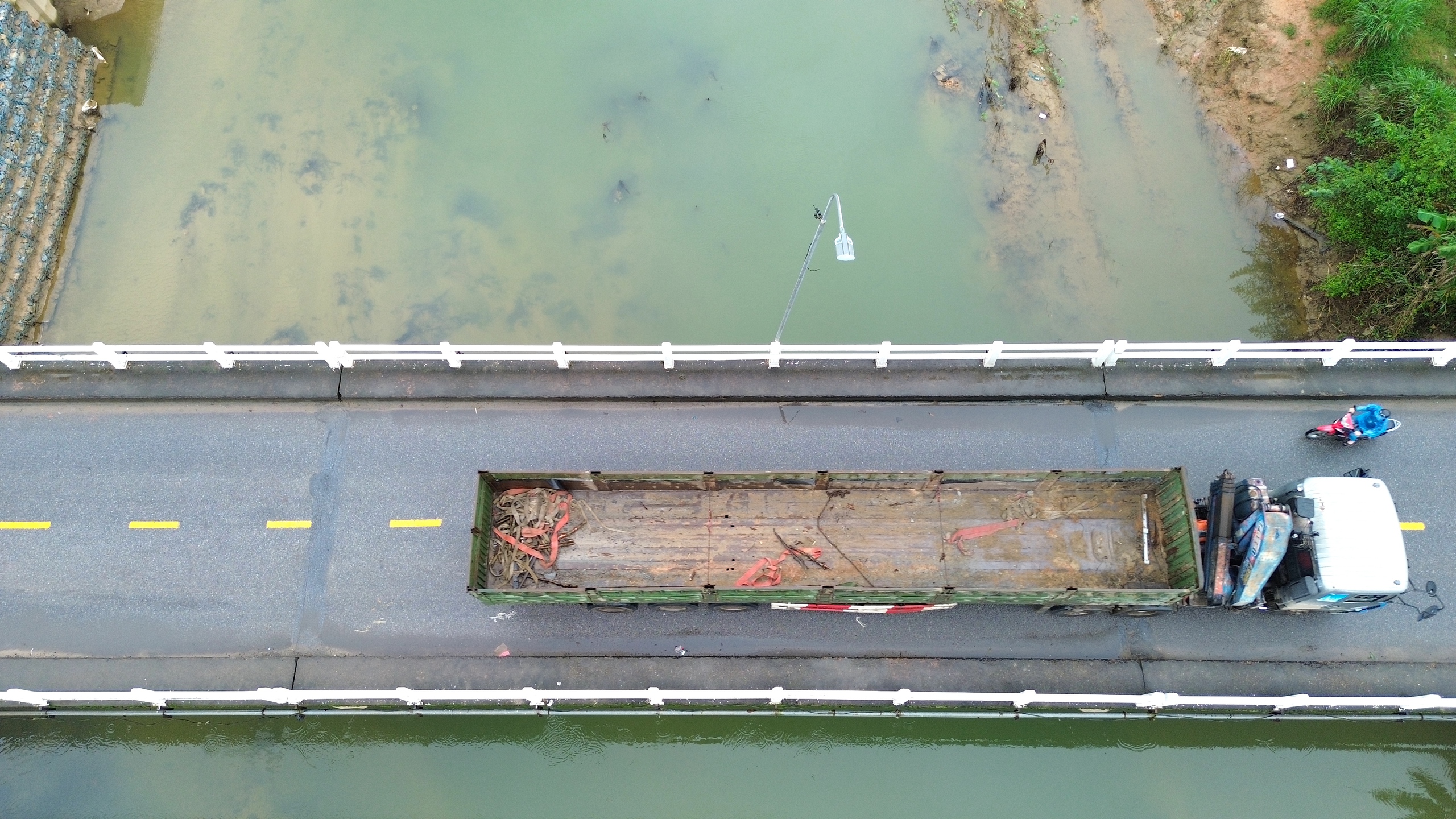 Tháo điểm nghẽn giao thông trên tuyến đường huyết mạch nối Đông - Tây Quảng Ngãi- Ảnh 7. Tháo điểm nghẽn giao thông trên tuyến đường huyết mạch nối Đông - Tây Quảng Ngãi- Ảnh 7.