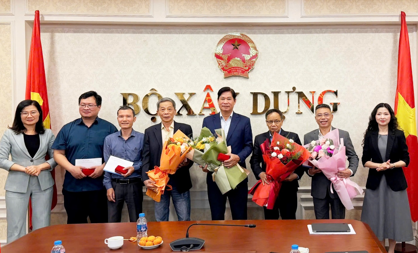 Trao tặng Kỷ niệm chương &ldquo;V&igrave; sự nghiệp bi&ecirc;n giới, l&atilde;nh thổ quốc gia&rdquo;- Ảnh 1.