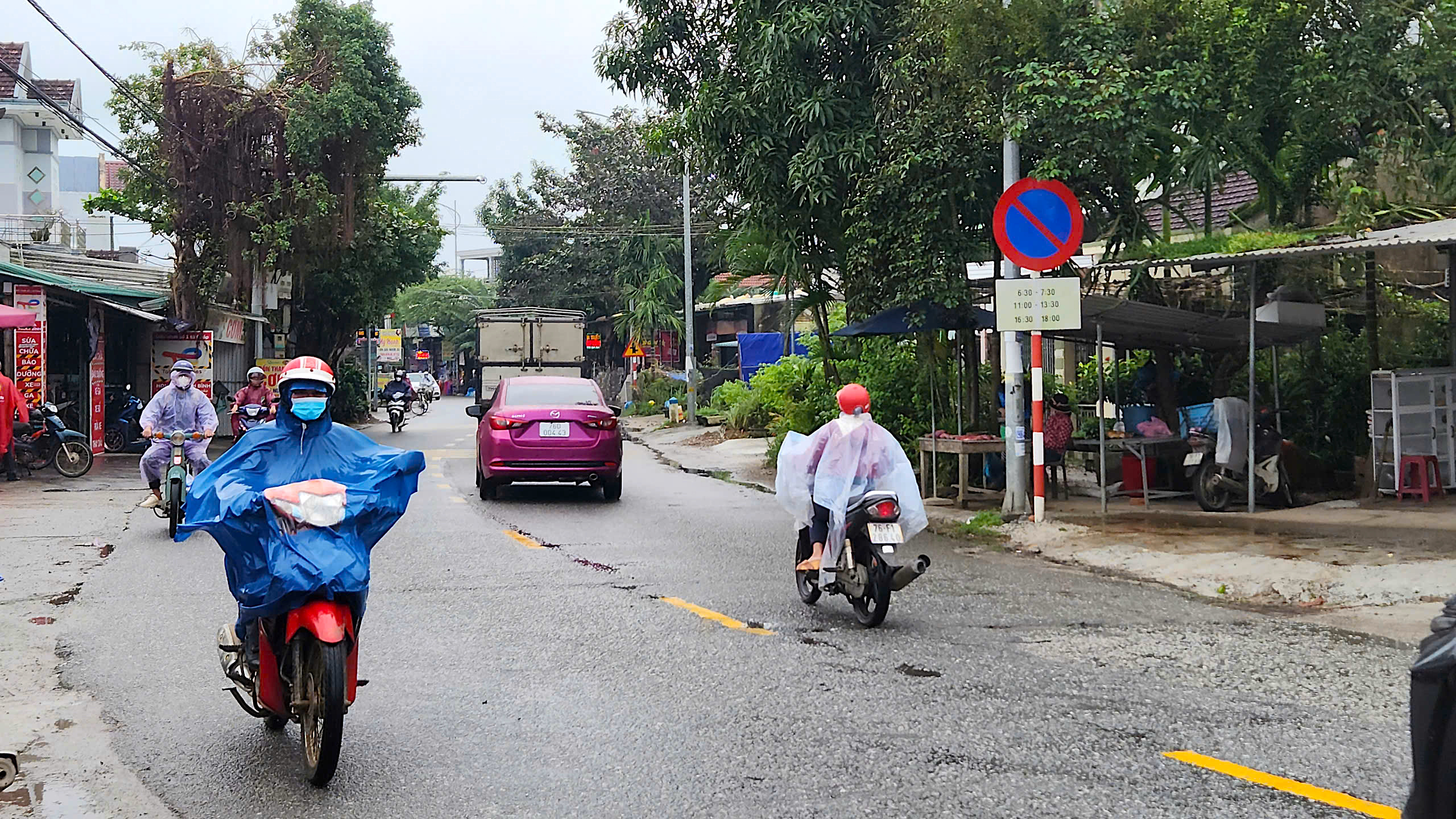 Tháo điểm nghẽn giao thông trên tuyến đường huyết mạch nối Đông - Tây Quảng Ngãi- Ảnh 5. Tháo điểm nghẽn giao thông trên tuyến đường huyết mạch nối Đông - Tây Quảng Ngãi- Ảnh 5.