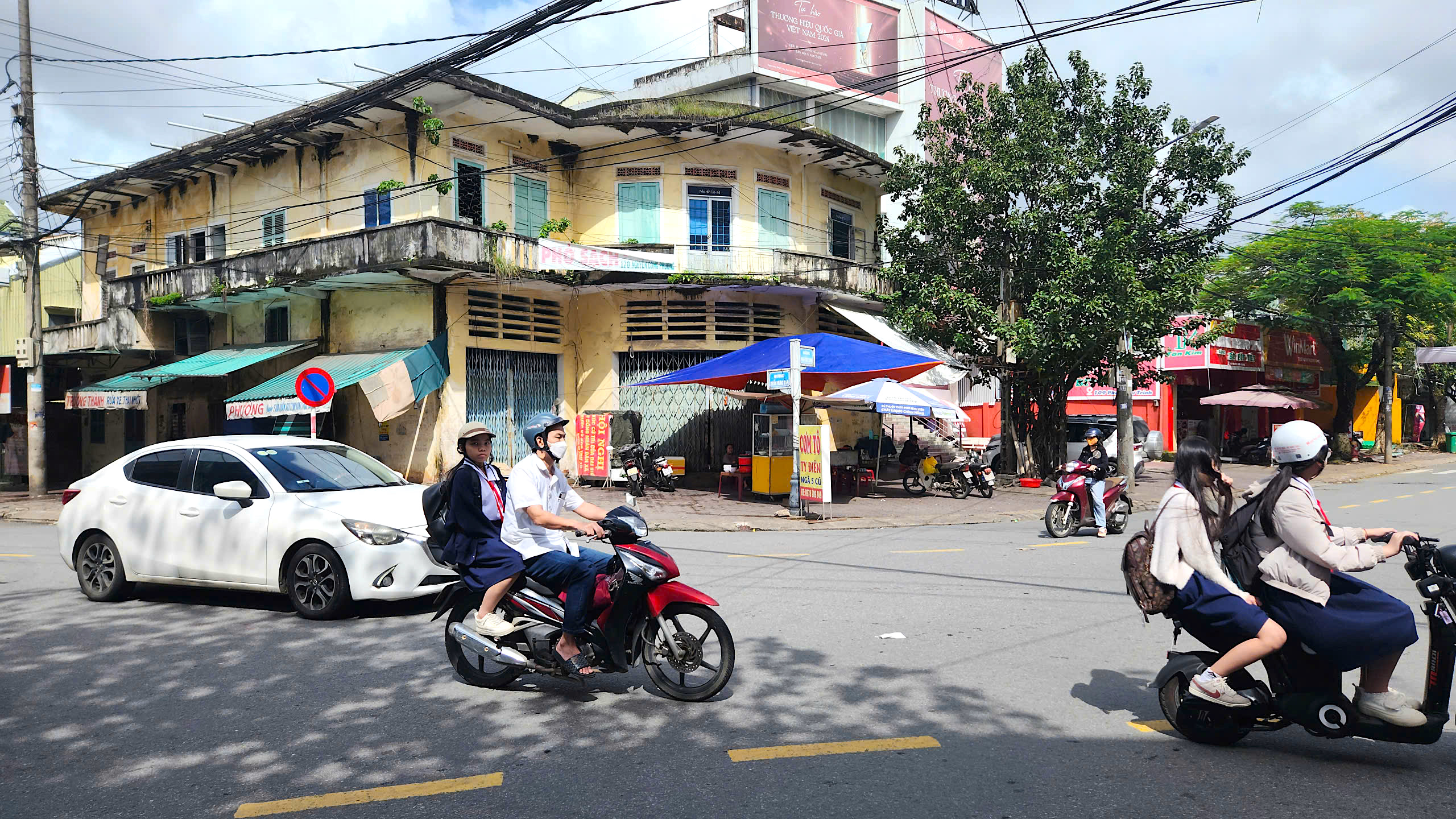Quảng Ngãi khởi công mở rộng nút giao thông ngã 5 cũ- Ảnh 2. Quảng Ngãi khởi công mở rộng nút giao thông ngã 5 cũ- Ảnh 2.
