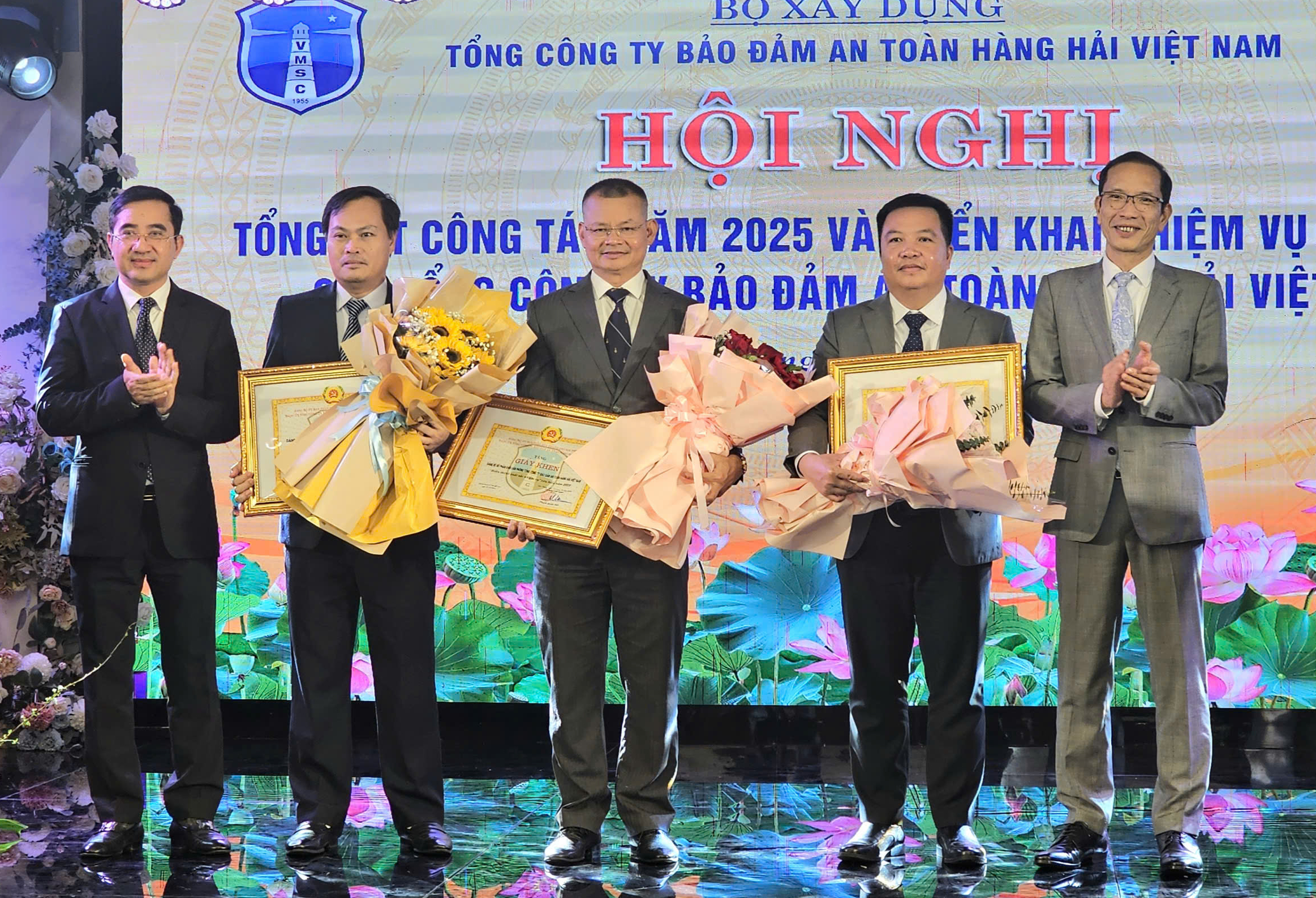 Doanh thu Tổng công ty Bảo đảm an toàn hàng hải bứt phá sau hợp nhất- Ảnh 4. Doanh thu Tổng công ty Bảo đảm an toàn hàng hải bứt phá sau hợp nhất- Ảnh 4.