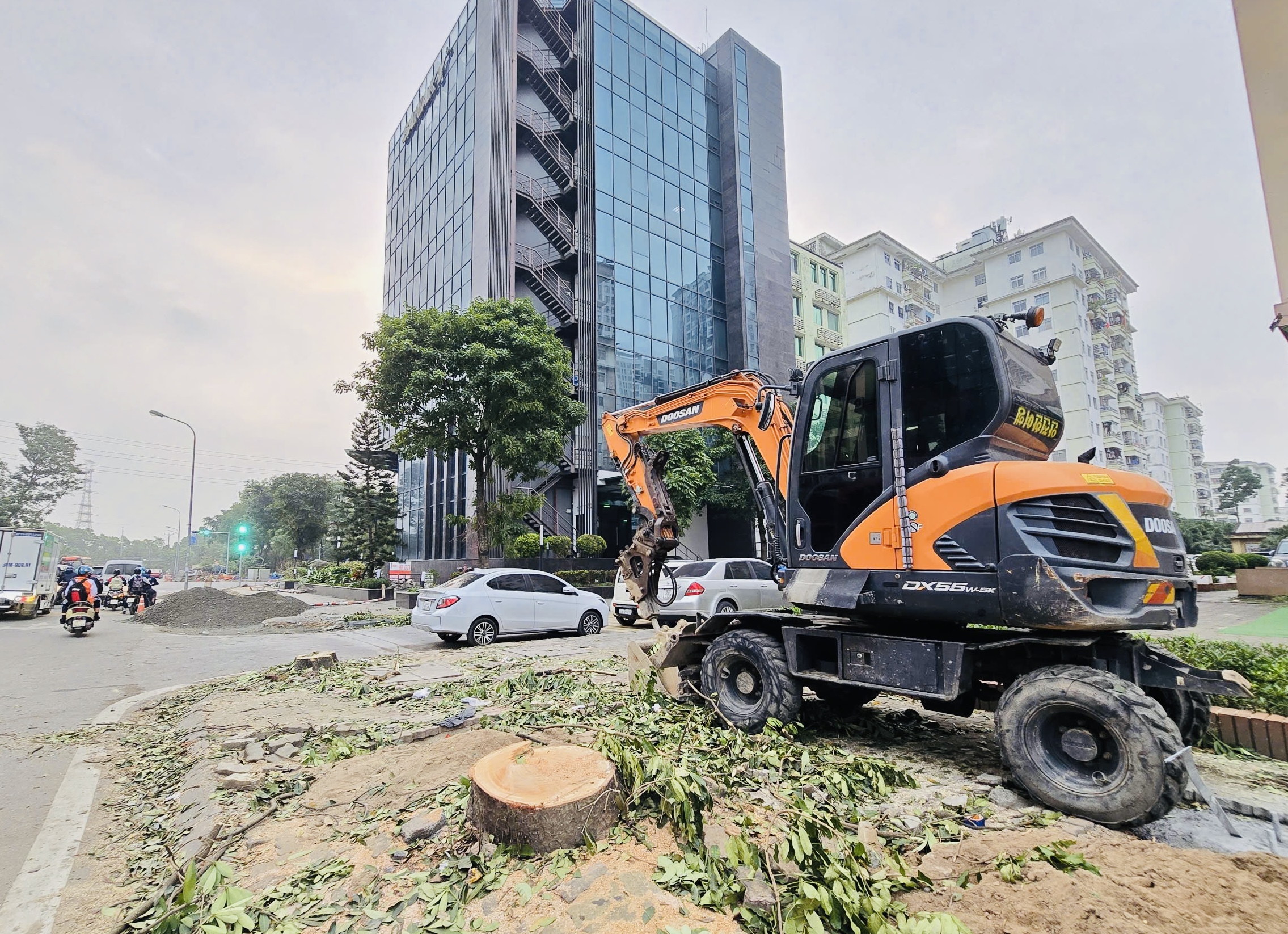 H&agrave; Nội khẩn trương mở rộng vỉa h&egrave;, giảm &ugrave;n tắc khu vực Bến xe Nước Ngầm- Ảnh 10.