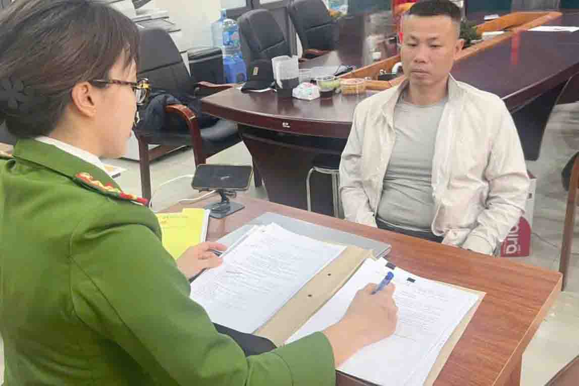 H&agrave; Nội: &Ocirc; t&ocirc; Santa Fe lật ở Ng&atilde; Tư Sở, t&agrave;i xế khai d&ugrave;ng ma t&uacute;y trước khi l&aacute;i xe- Ảnh 1.