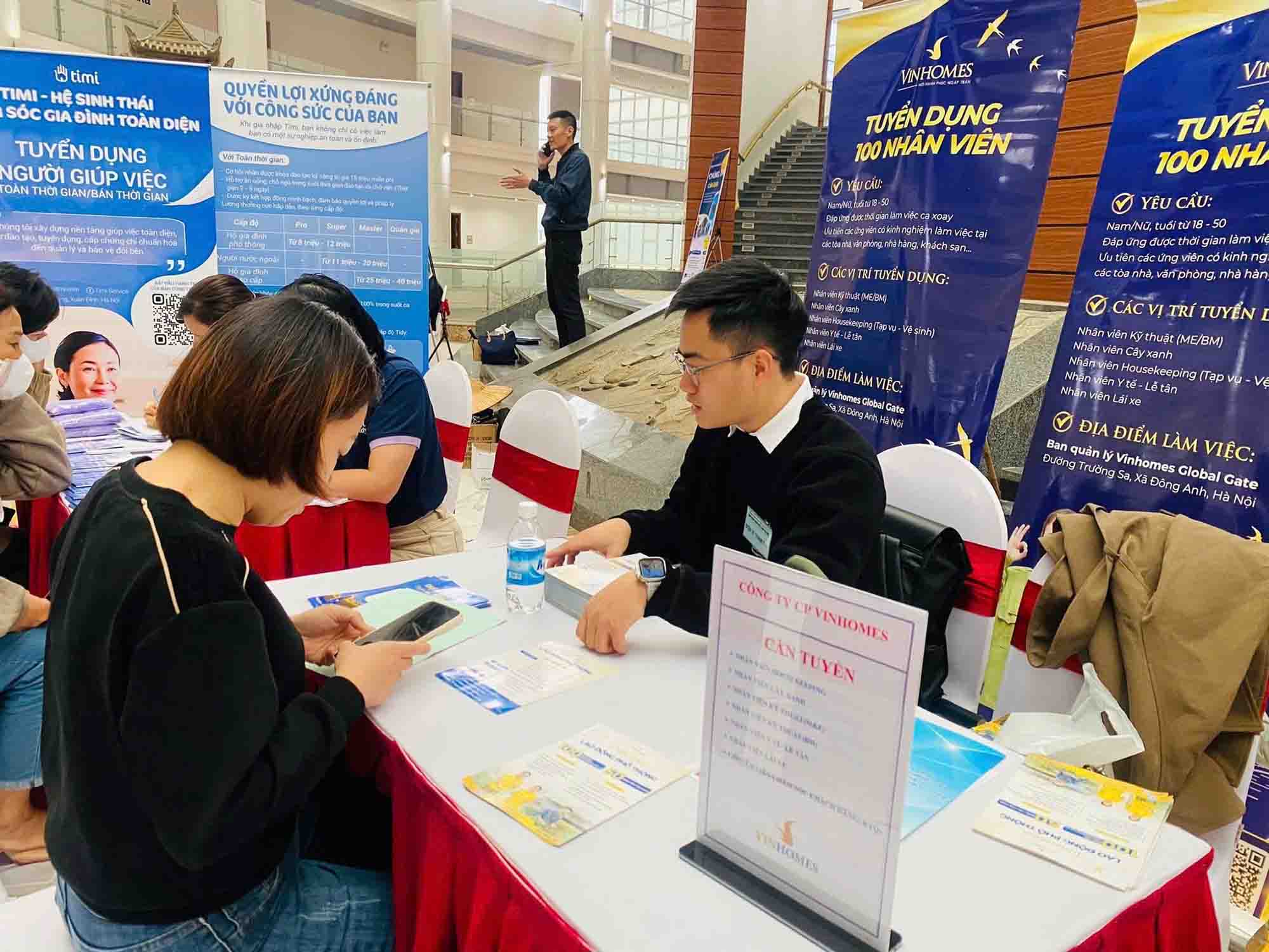 Nghịch lý thị trường lao động cuối năm- Ảnh 1. Nghịch lý thị trường lao động cuối năm- Ảnh 1.