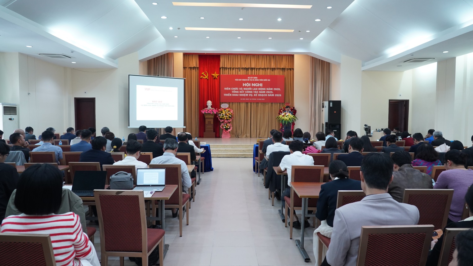 E:\Năm 2025\Th&aacute;ng 12\H&igrave;nh ảnh\Tổng kết VIUP\3.JPG