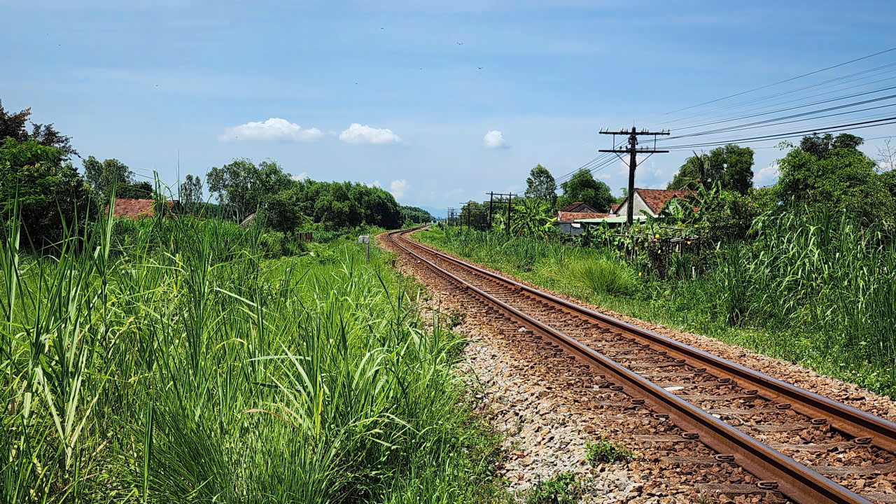 Quảng Ng&atilde;i chuẩn bị mặt bằng dự &aacute;n đường sắt tốc độ cao đến đ&acirc;u?- Ảnh 1.