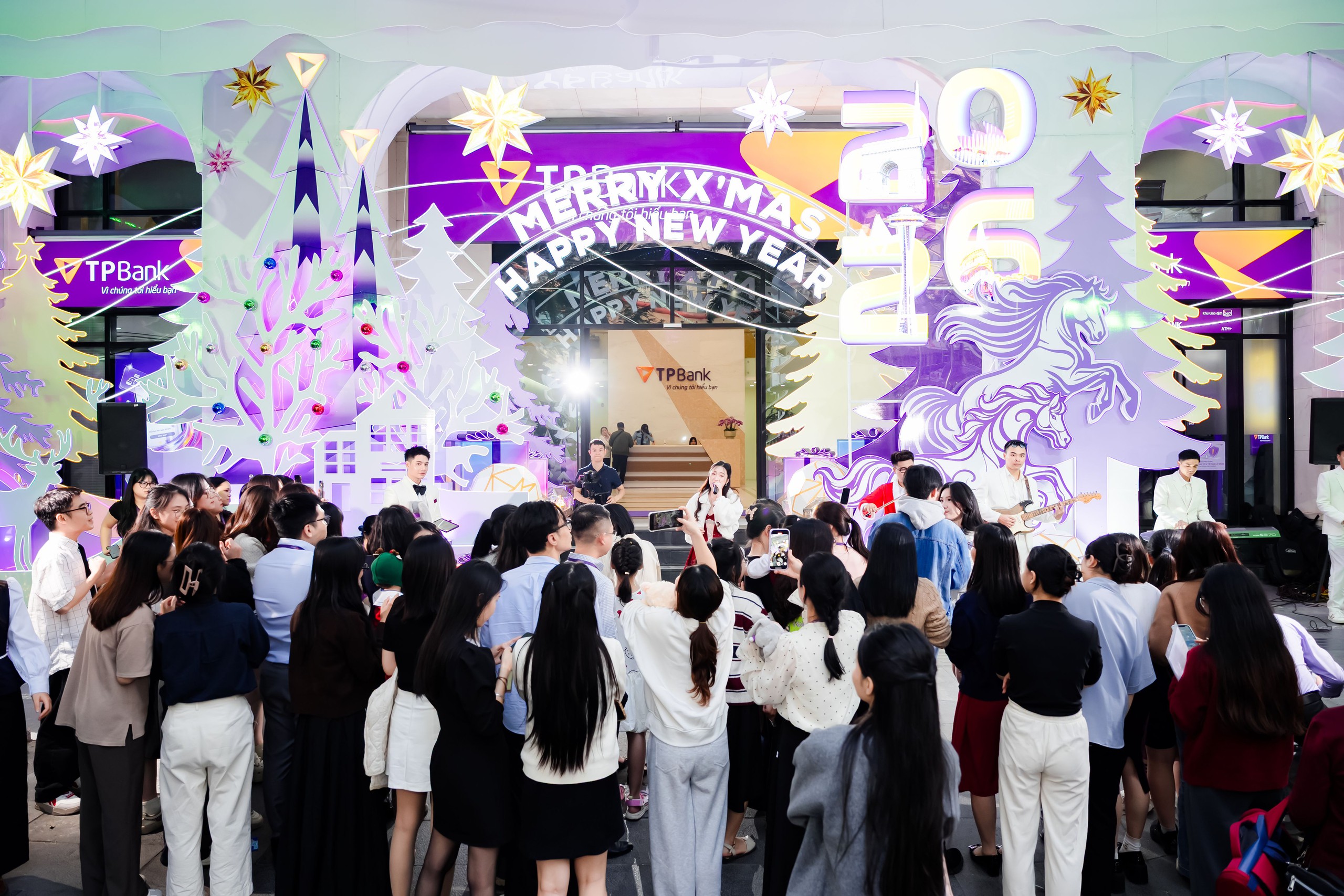 TPBank thắp s&aacute;ng Gi&aacute;ng sinh bằng trải nghiệm số v&agrave; những khoảnh khắc gần gũi- Ảnh 1.