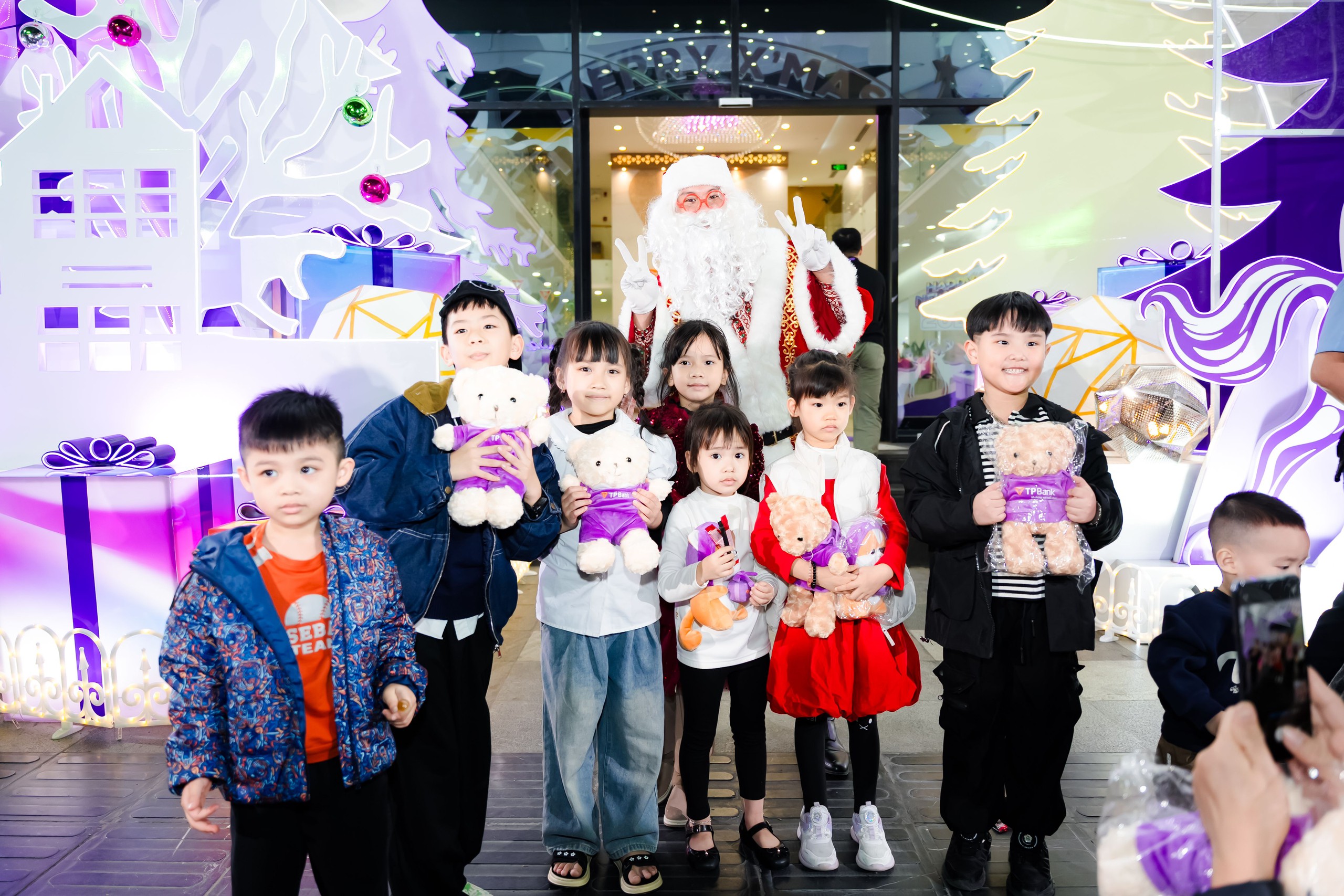 TPBank thắp s&aacute;ng Gi&aacute;ng sinh bằng trải nghiệm số v&agrave; những khoảnh khắc gần gũi- Ảnh 3.