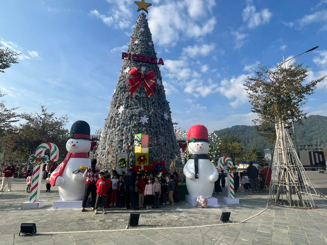 Đ&ecirc;m hội đặc biệt: Picenza Riverside Sơn La ch&agrave;o đ&oacute;n Noel- Ảnh 1.