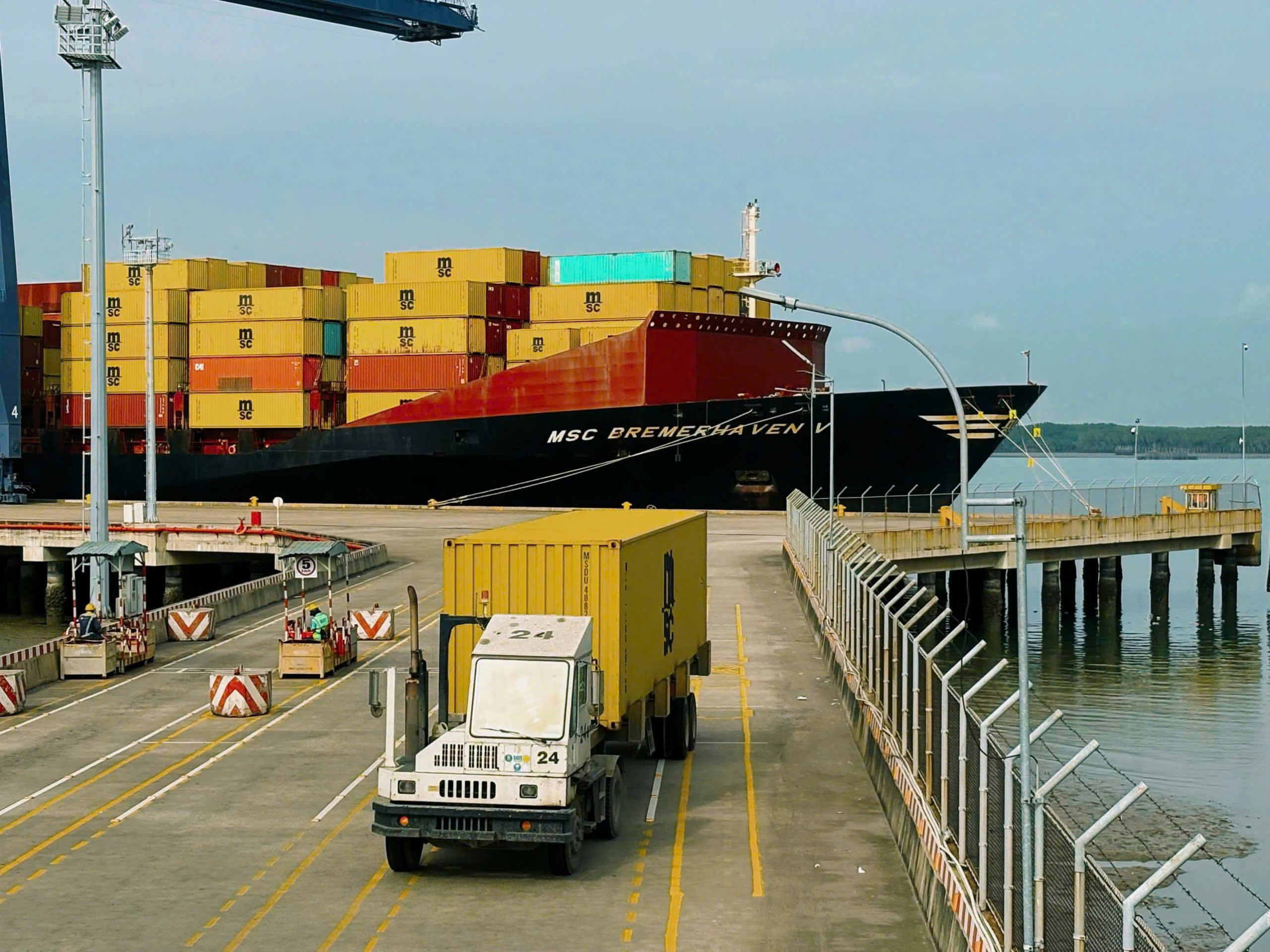 Cảng SSIT đón tàu đầu tiên tuyến dịch vụ mới của hãng tàu MSC - Sambar- Ảnh 2. Cảng SSIT đón tàu đầu tiên tuyến dịch vụ mới của hãng tàu MSC - Sambar- Ảnh 2.