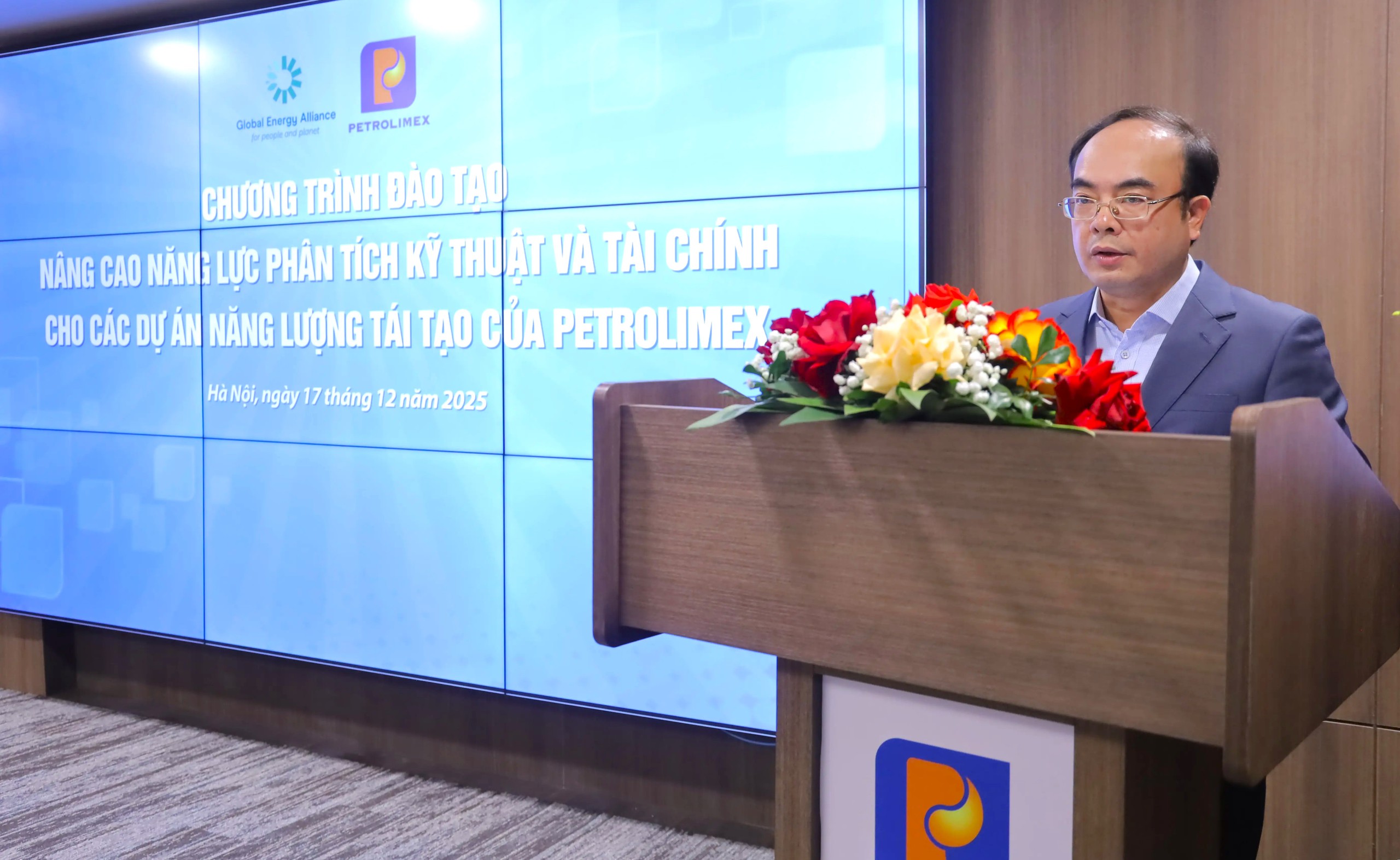 Petrolimex đ&agrave;o tạo ph&acirc;n t&iacute;ch kỹ thuật v&agrave; t&agrave;i ch&iacute;nh cho c&aacute;c dự &aacute;n năng lượng t&aacute;i tạo- Ảnh 1.