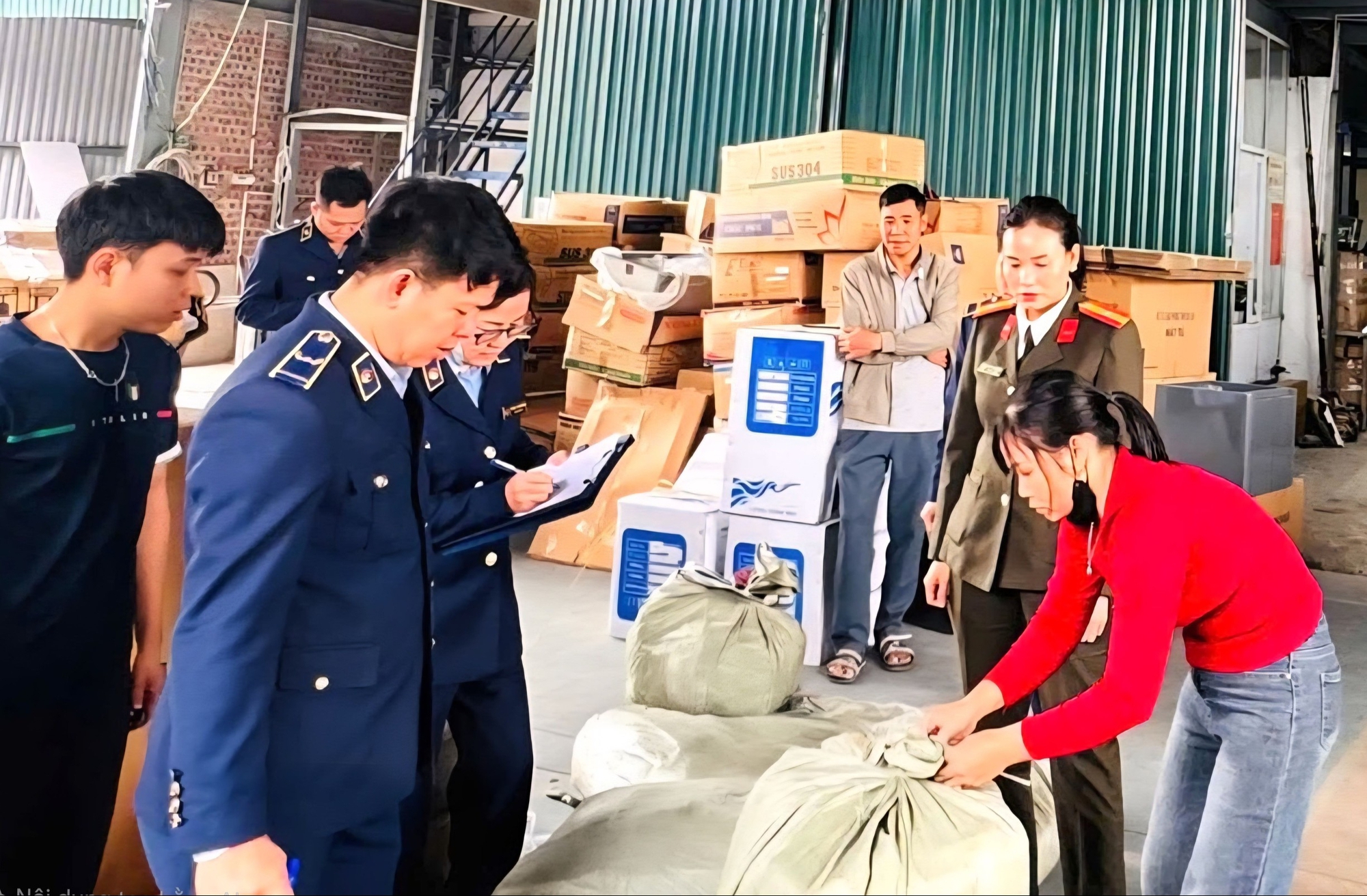 Ninh B&igrave;nh: Ph&aacute;t hiện gần 6.000 thiết bị vệ sinh kh&ocirc;ng r&otilde; nguồn gốc- Ảnh 1.