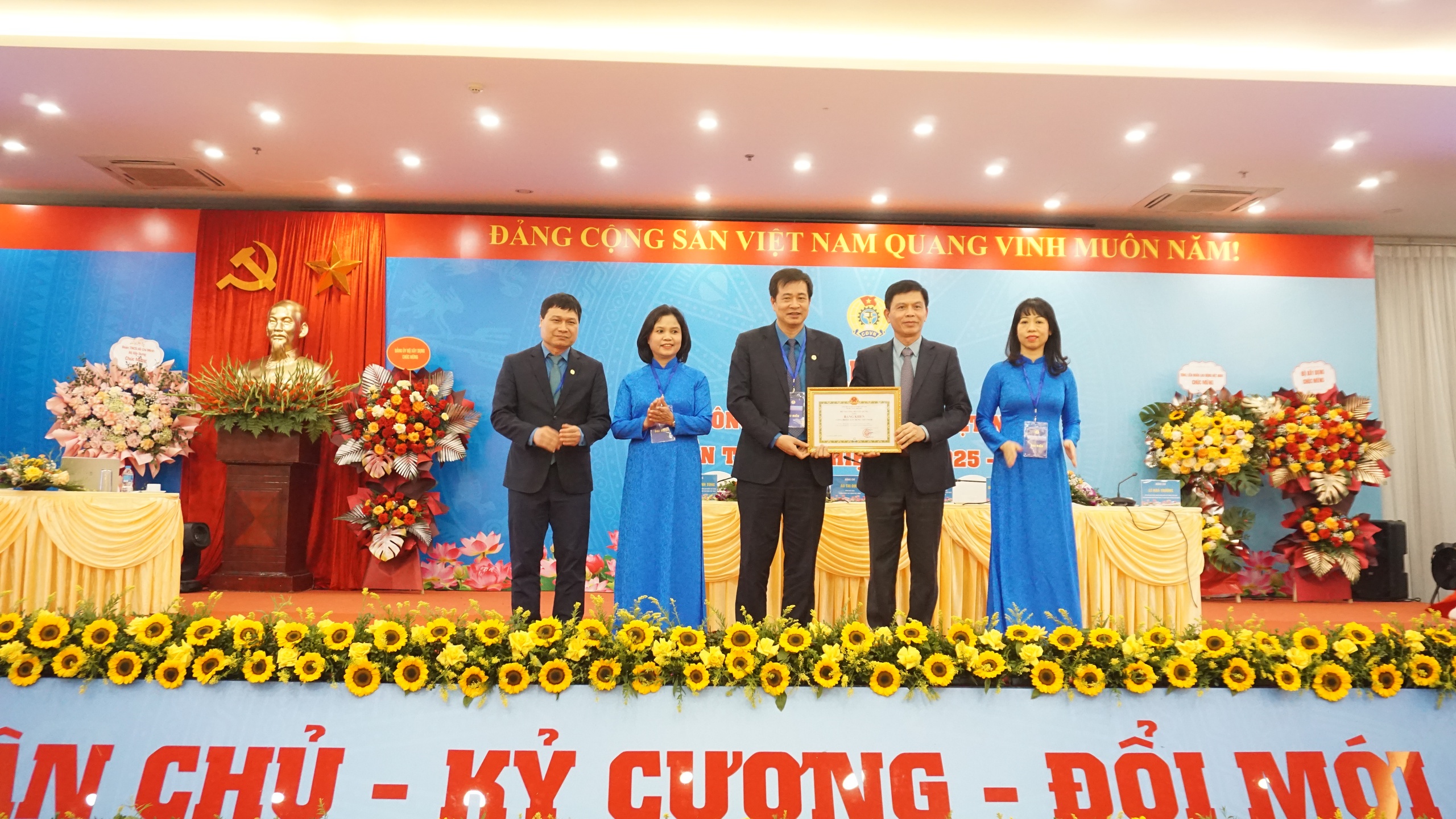 Đại hội XV C&ocirc;ng đo&agrave;n X&acirc;y dựng VN: Hội tụ sức mạnh, tinh thần s&aacute;ng tạo của người lao động- Ảnh 2.