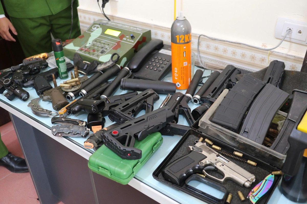 Nghệ An: Ph&aacute; chuy&ecirc;n &aacute;n, triệt ph&aacute; ổ nh&oacute;m mua b&aacute;n vũ kh&iacute; qu&acirc;n dụng tr&ecirc;n kh&ocirc;ng gian mạng- Ảnh 5.