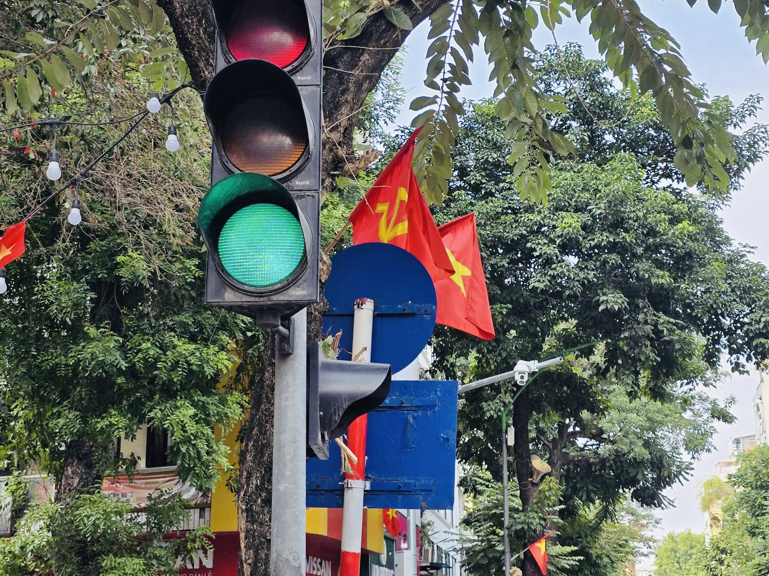 H&agrave; Nội: Camera AI tạo &ldquo;l&agrave;n s&oacute;ng xanh&rdquo;, xe lưu th&ocirc;ng th&ocirc;ng suốt, dừng chờ đ&egrave;n đỏ ngắn hơn- Ảnh 4.