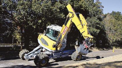 屋外, パワーショベル, バイク, 道路 が含まれている画像  自動的に生成された説明