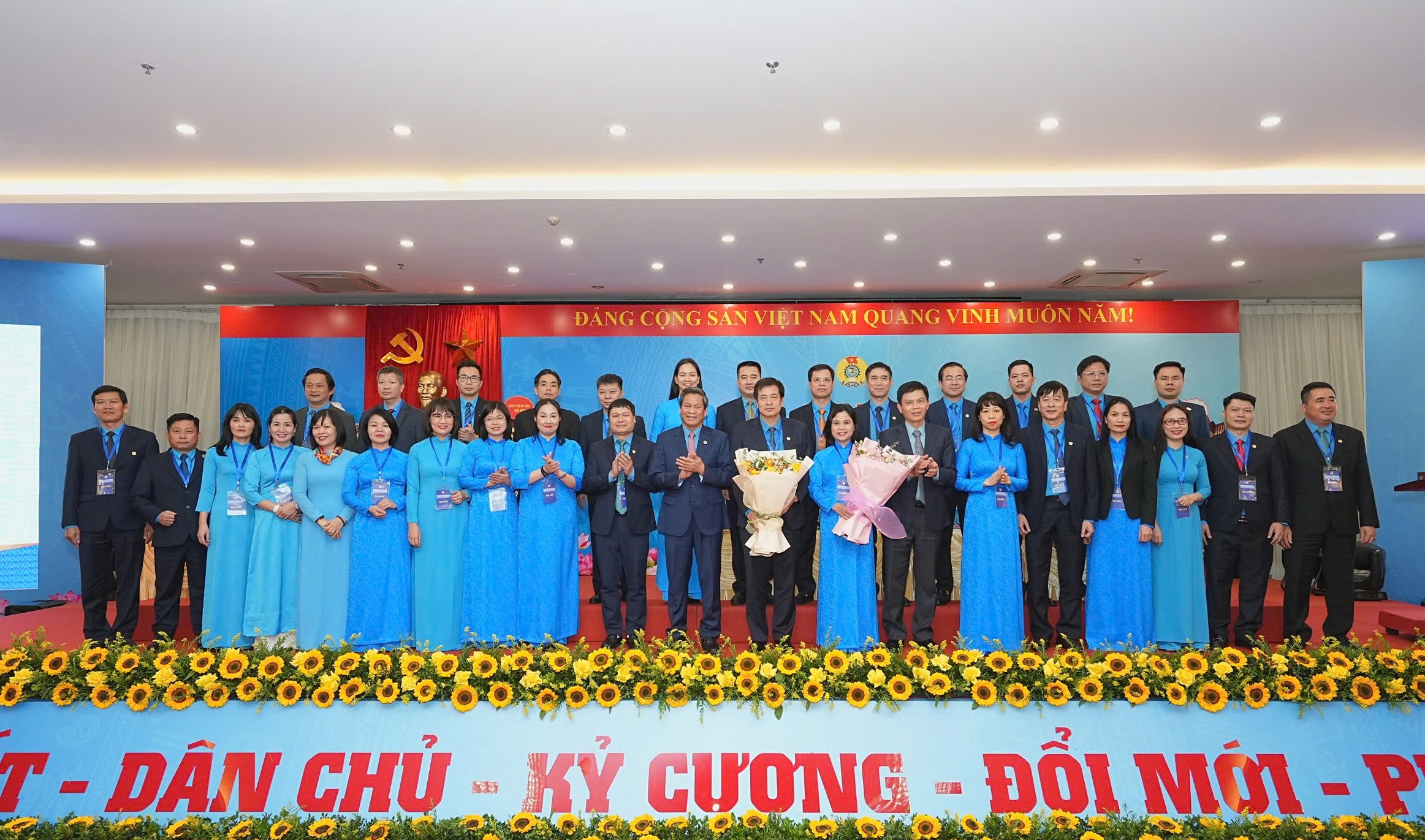 Đại hội XV C&ocirc;ng đo&agrave;n X&acirc;y dựng VN: Hội tụ sức mạnh, tinh thần s&aacute;ng tạo của người lao động- Ảnh 5.