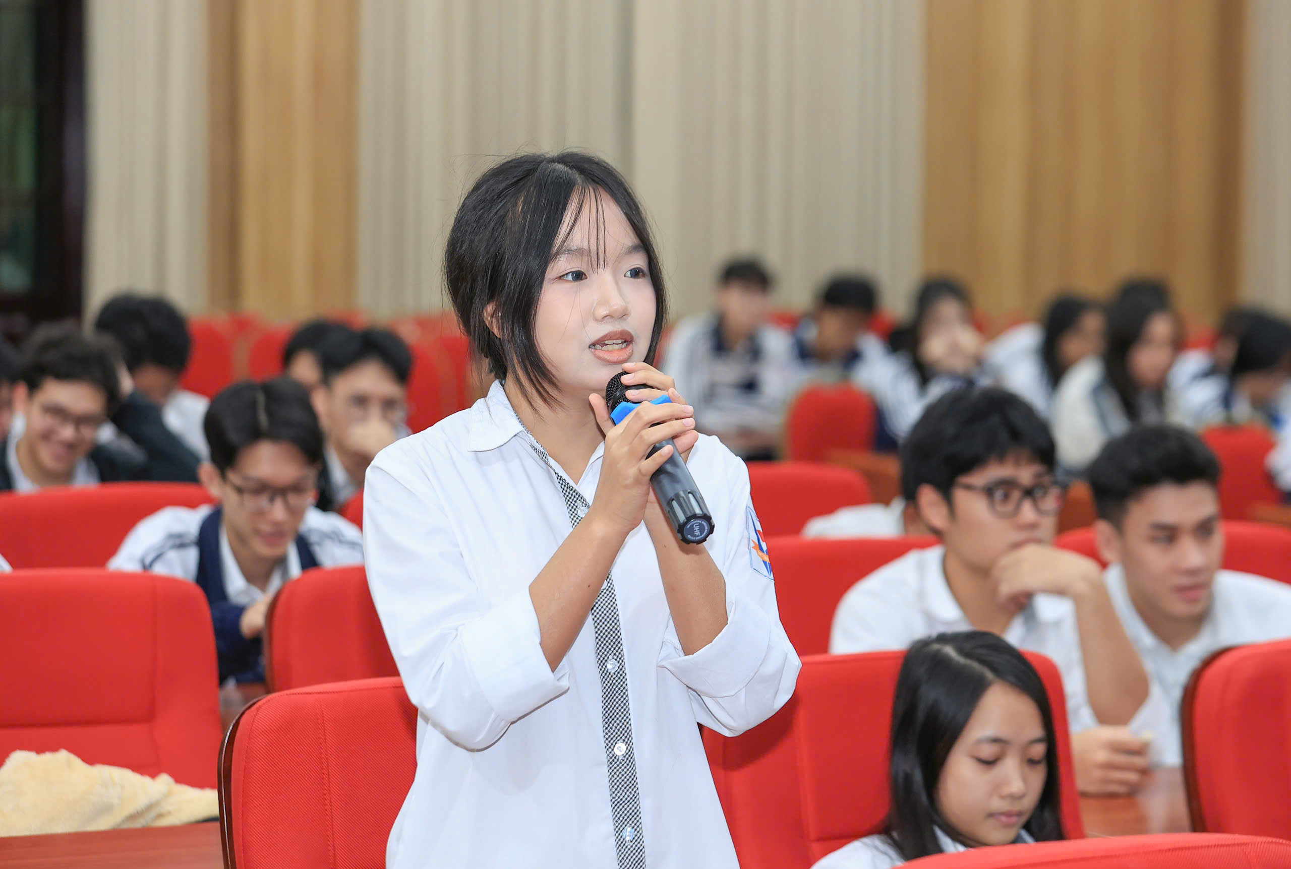 Học sinh mong muốn được học an toàn giao thông bằng trải nghiệm thực tế- Ảnh 1. Học sinh mong muốn được học an toàn giao thông bằng trải nghiệm thực tế- Ảnh 1.