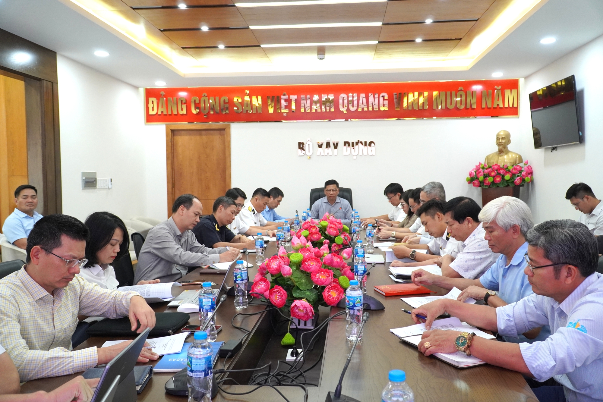 Gỡ điểm nghẽn hạ tầng v&agrave; thủ tục để tối ưu h&oacute;a khai th&aacute;c nh&oacute;m cảng biển số 4- Ảnh 1.