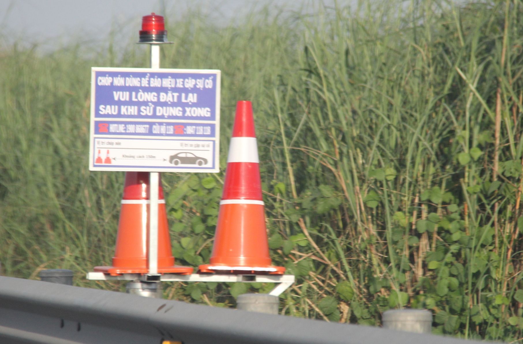 Cao tốc Trung Lương - Mỹ Thuận: Cảnh b&aacute;o tai nạn từ những cụm ch&oacute;p n&oacute;n ven đường- Ảnh 2.