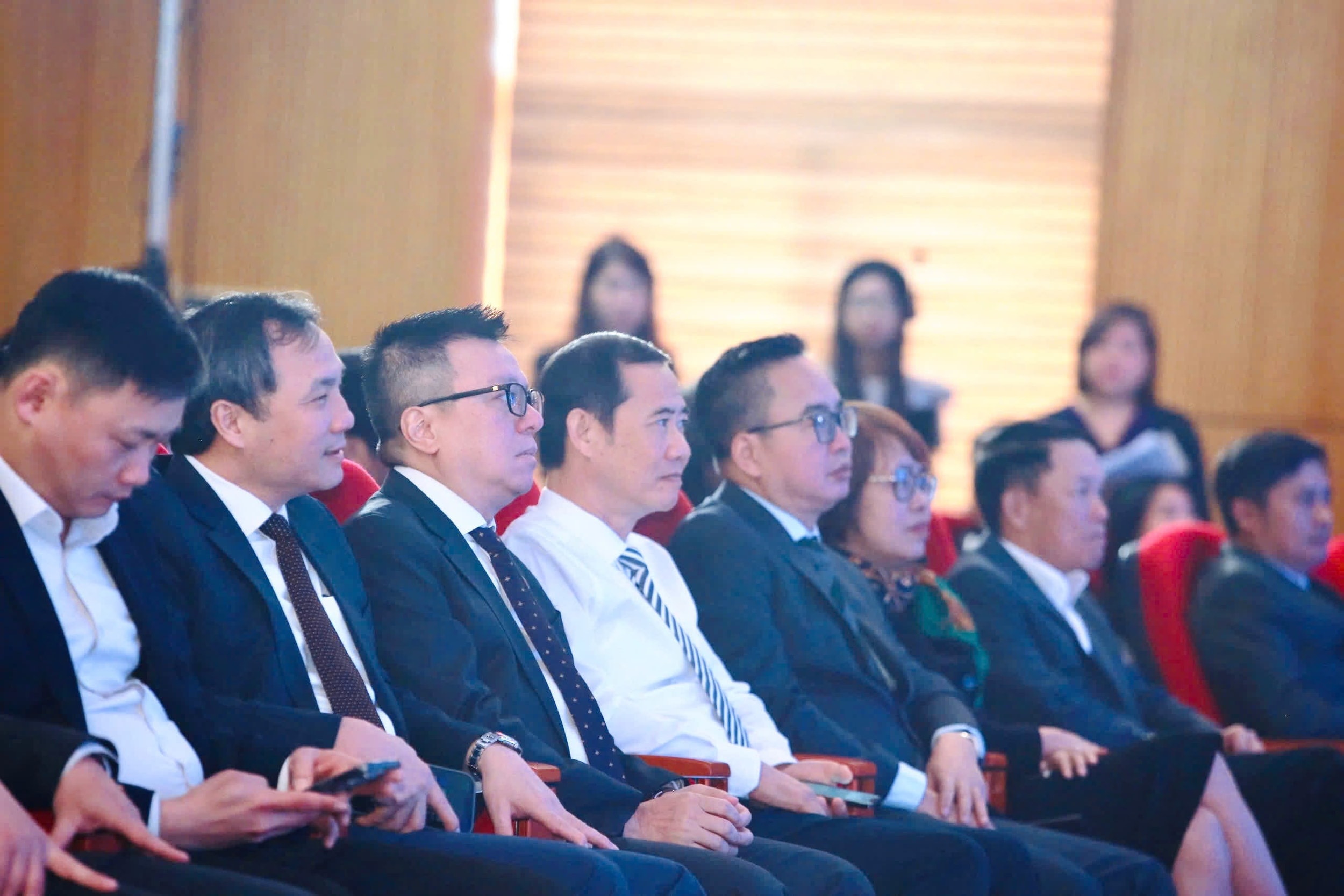 "Khoảnh khắc B&aacute;o ch&iacute;" 2025: T&ocirc;n vinh t&aacute;c giả xuất sắc, đồng h&agrave;nh c&ugrave;ng đất nước v&agrave; nh&acirc;n d&acirc;n- Ảnh 2.