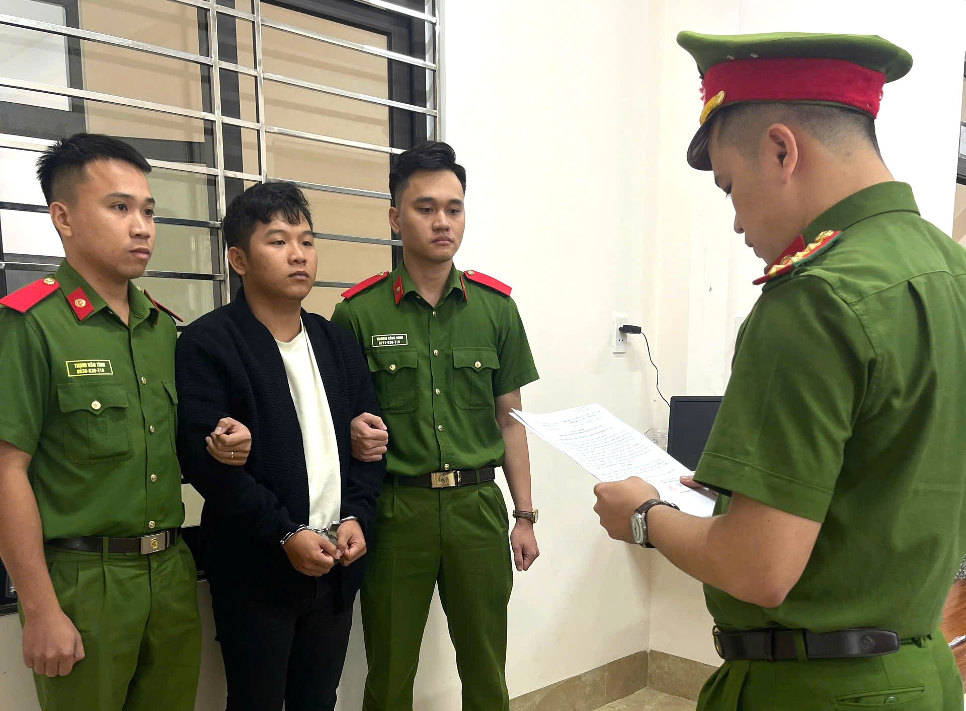 Khởi tố đối tượng ch&eacute;m bạn nhậu ở Đ&agrave; Nẵng- Ảnh 1.