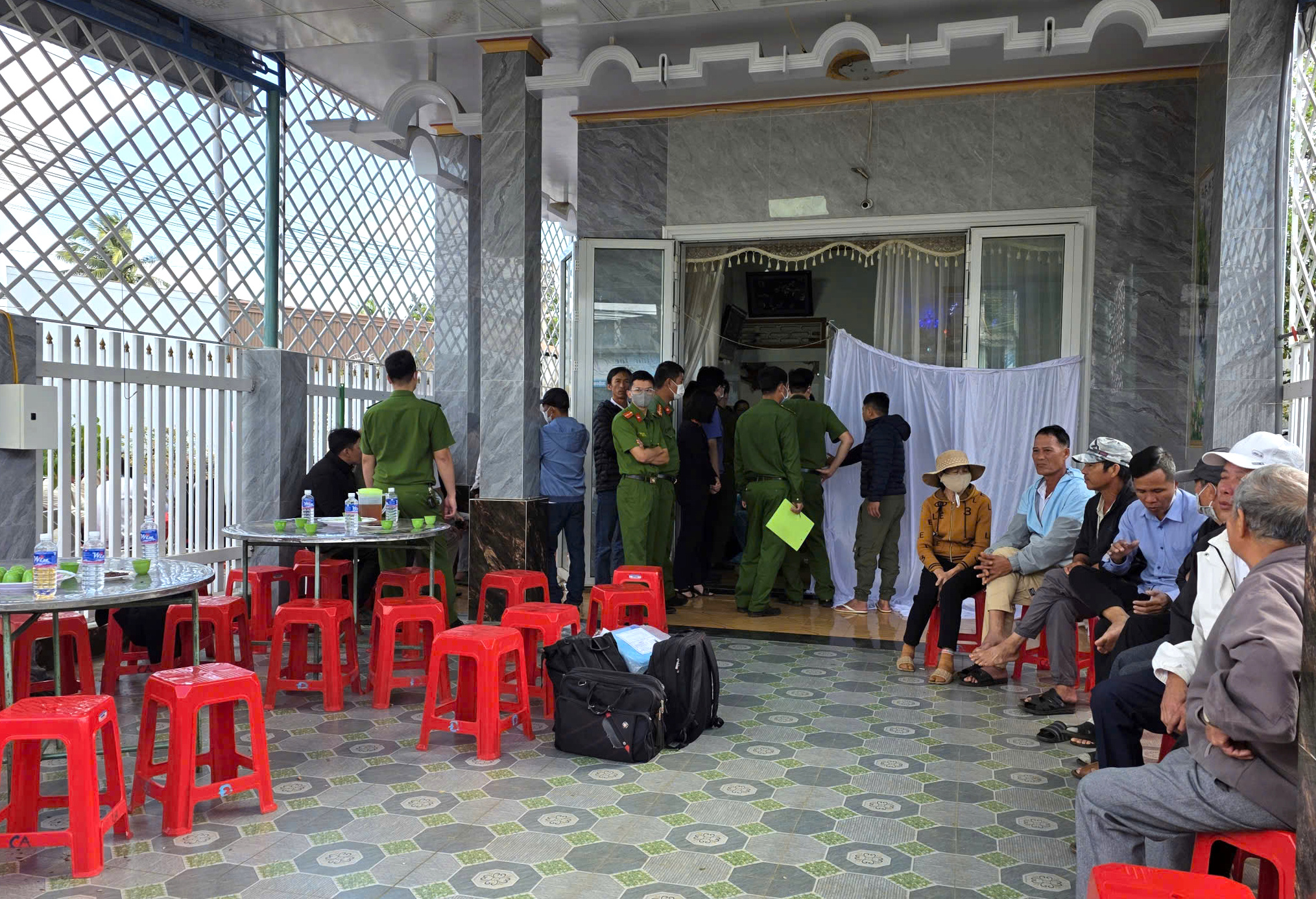 Vụ ch&aacute;y khiến cặp vợ chồng v&agrave; hai con tử vong: Tiếng cầu cứu cuối c&ugrave;ng của nạn nh&acirc;n- Ảnh 5.