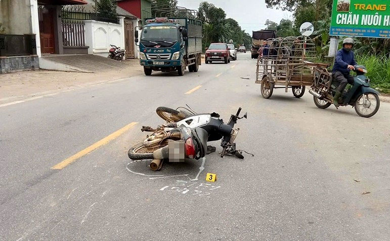 Hiện trường vụ tai nạn khiến &ocirc;ng L tử vong tại chỗ.