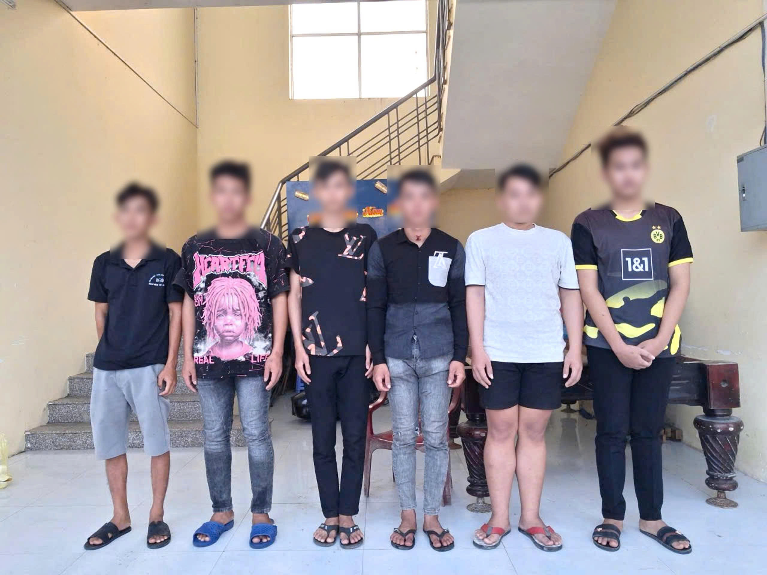 Cần Thơ: X&aacute;c định nh&oacute;m thanh, thiếu ni&ecirc;n n&eacute;m đ&aacute; v&agrave;o xe tr&ecirc;n tuyến Lộ Tẻ - Rạch Sỏi- Ảnh 1.