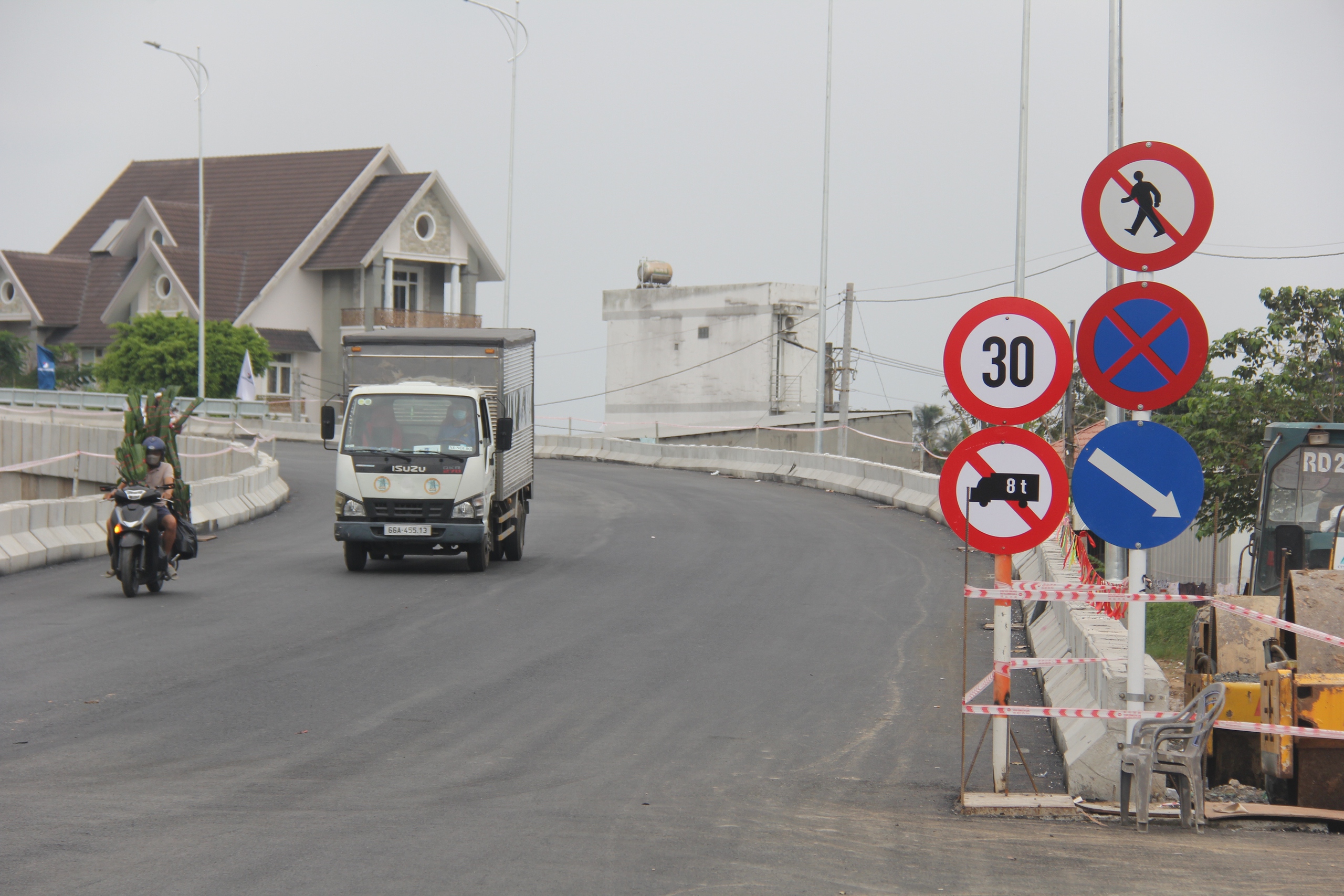 Cầu Sa Đ&eacute;c 1 th&ocirc;ng xe tạm phục vụ Festival Hoa Kiểng- Ảnh 1.