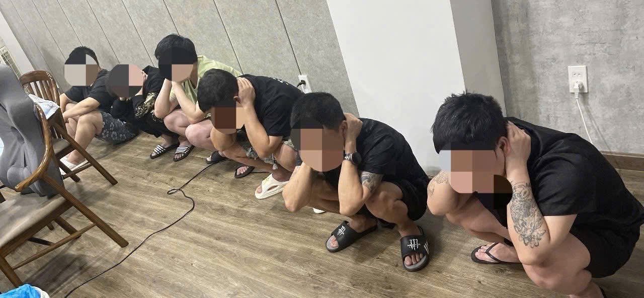 Khánh Hòa: Bắt quả tang loạt tụ điểm tổ chức đánh bạc liên quan đến người nước ngoài- Ảnh 1. Khánh Hòa: Bắt quả tang loạt tụ điểm tổ chức đánh bạc liên quan đến người nước ngoài- Ảnh 1.