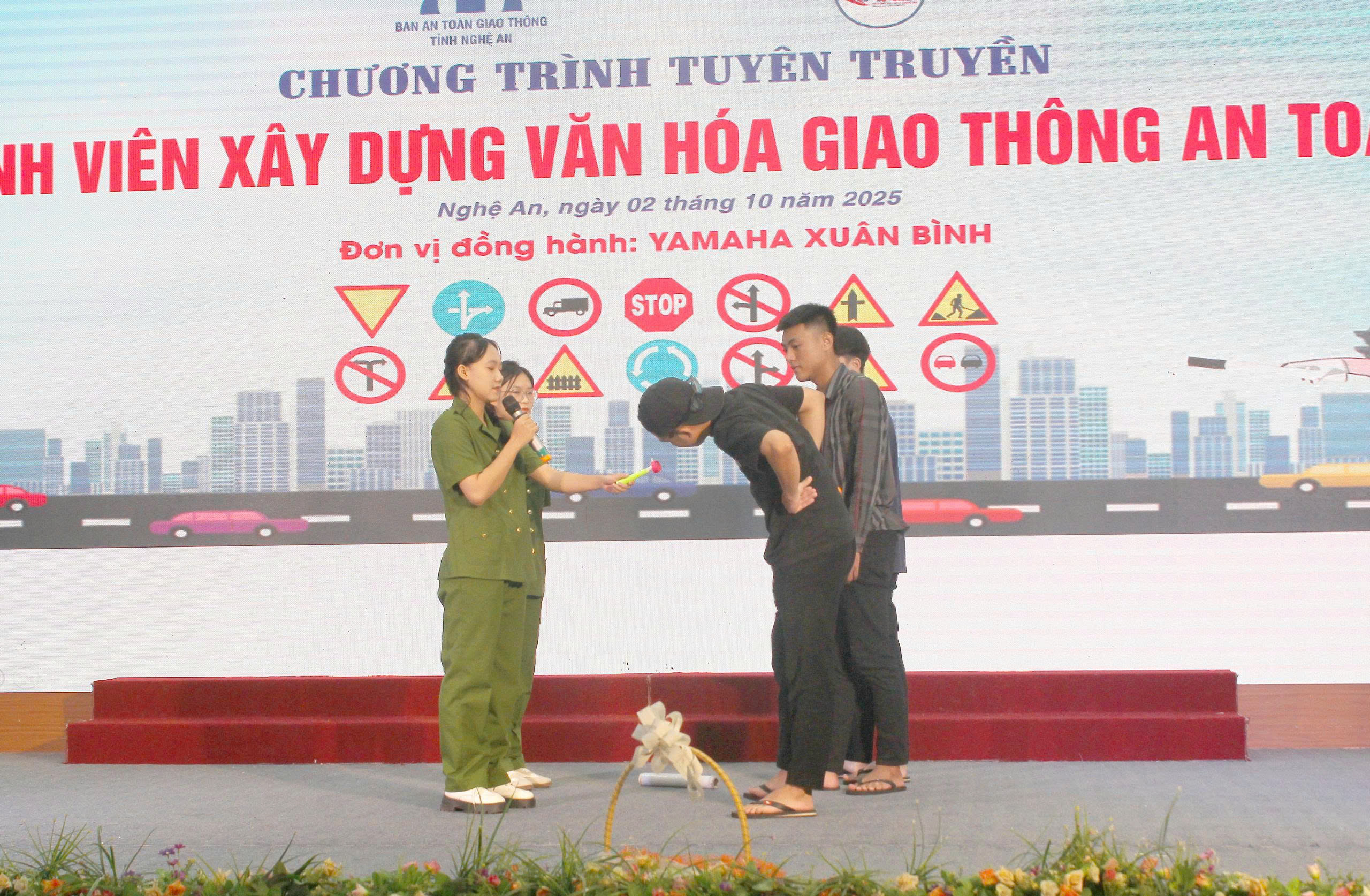 Nghệ An: Tai nạn giao th&ocirc;ng giảm s&acirc;u cả 3 ti&ecirc;u ch&iacute; nhờ m&ocirc; h&igrave;nh người d&acirc;n tự quản- Ảnh 4.