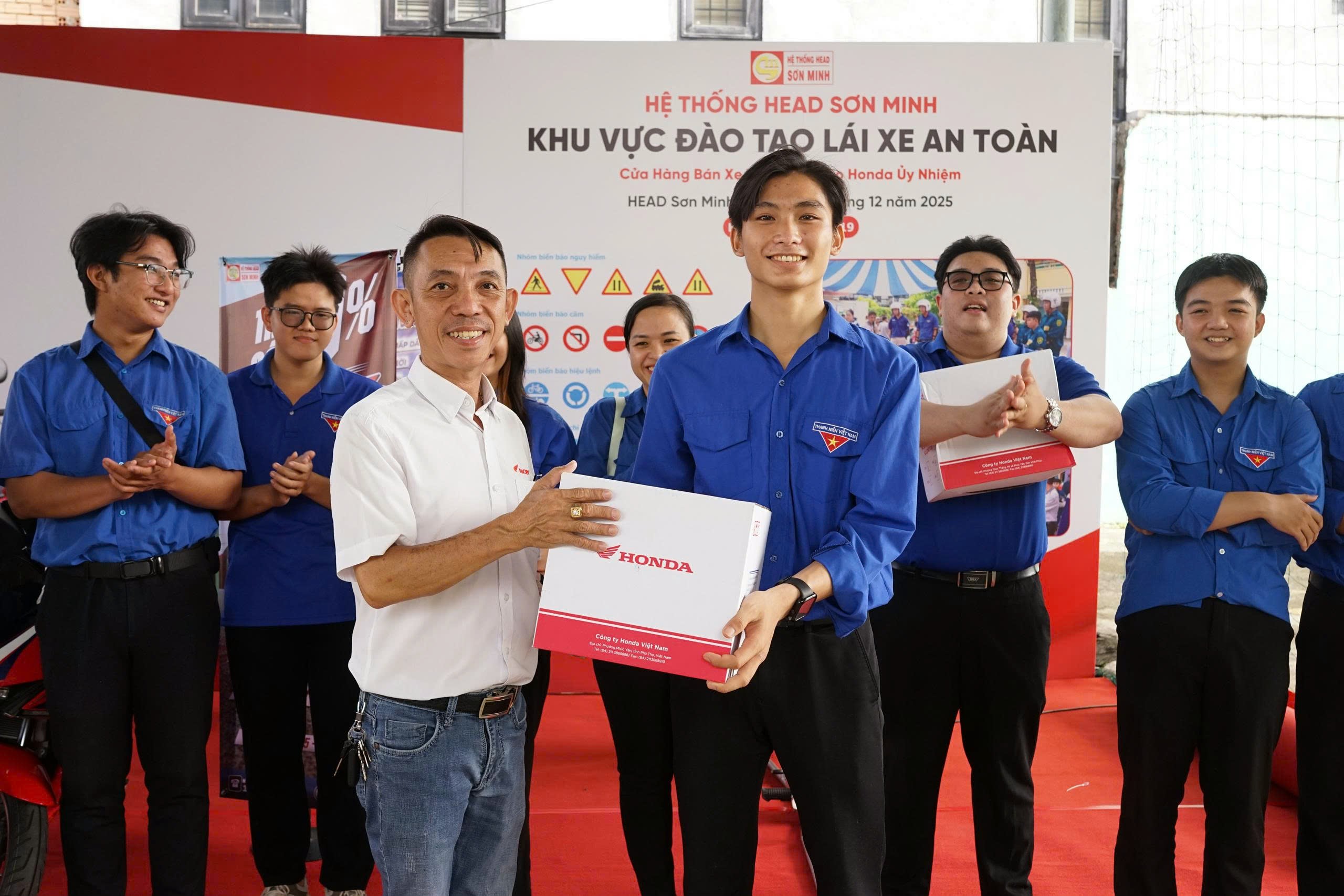 HEAD Sơn Minh tập huấn lái xe an toàn cho hơn 100 đoàn viên thanh niên ở TP.HCM- Ảnh 2. HEAD Sơn Minh tập huấn lái xe an toàn cho hơn 100 đoàn viên thanh niên ở TP.HCM- Ảnh 2.