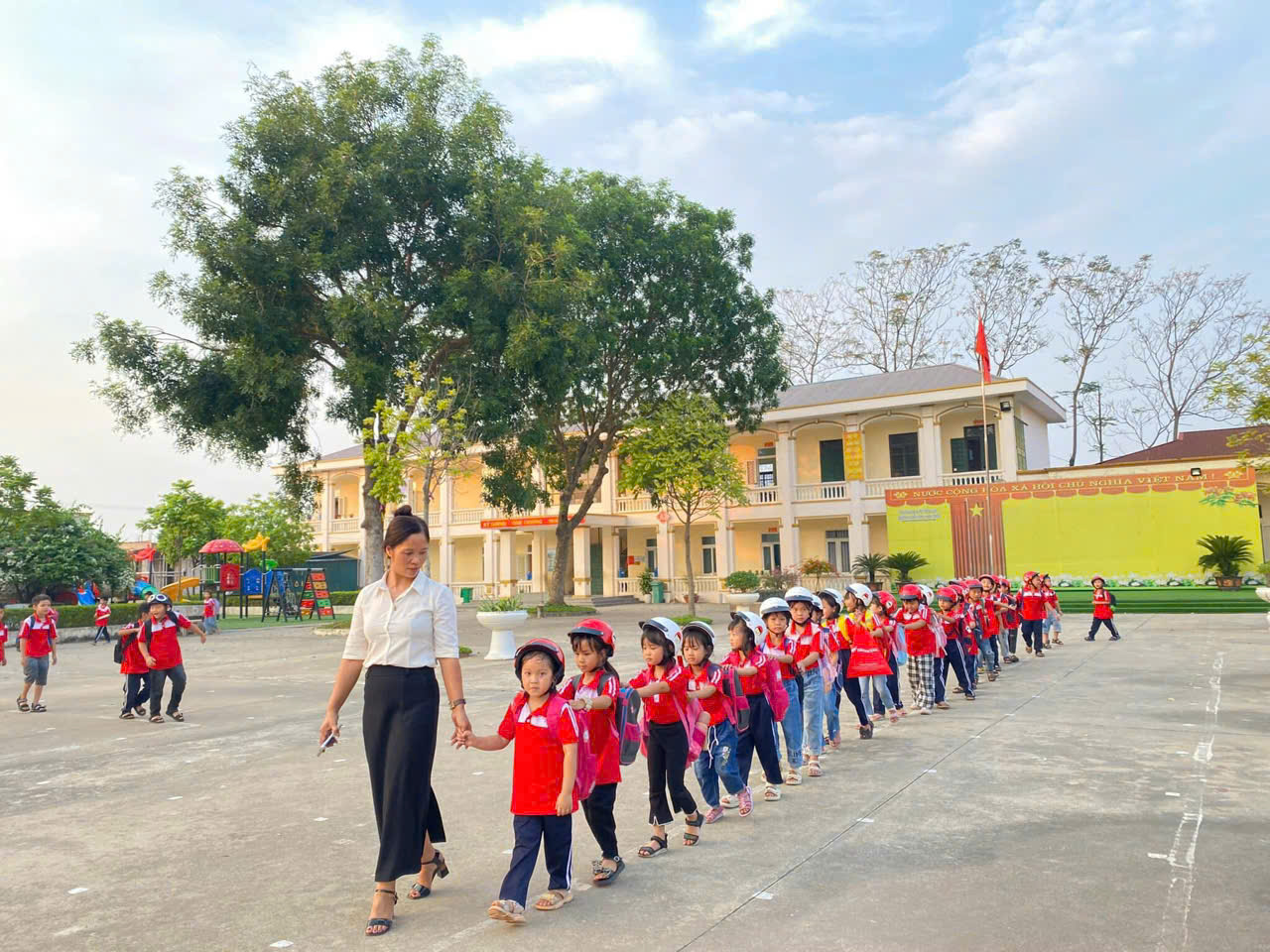 X&acirc;y dựng văn h&oacute;a giao th&ocirc;ng từ nh&agrave; trường- Ảnh 3.