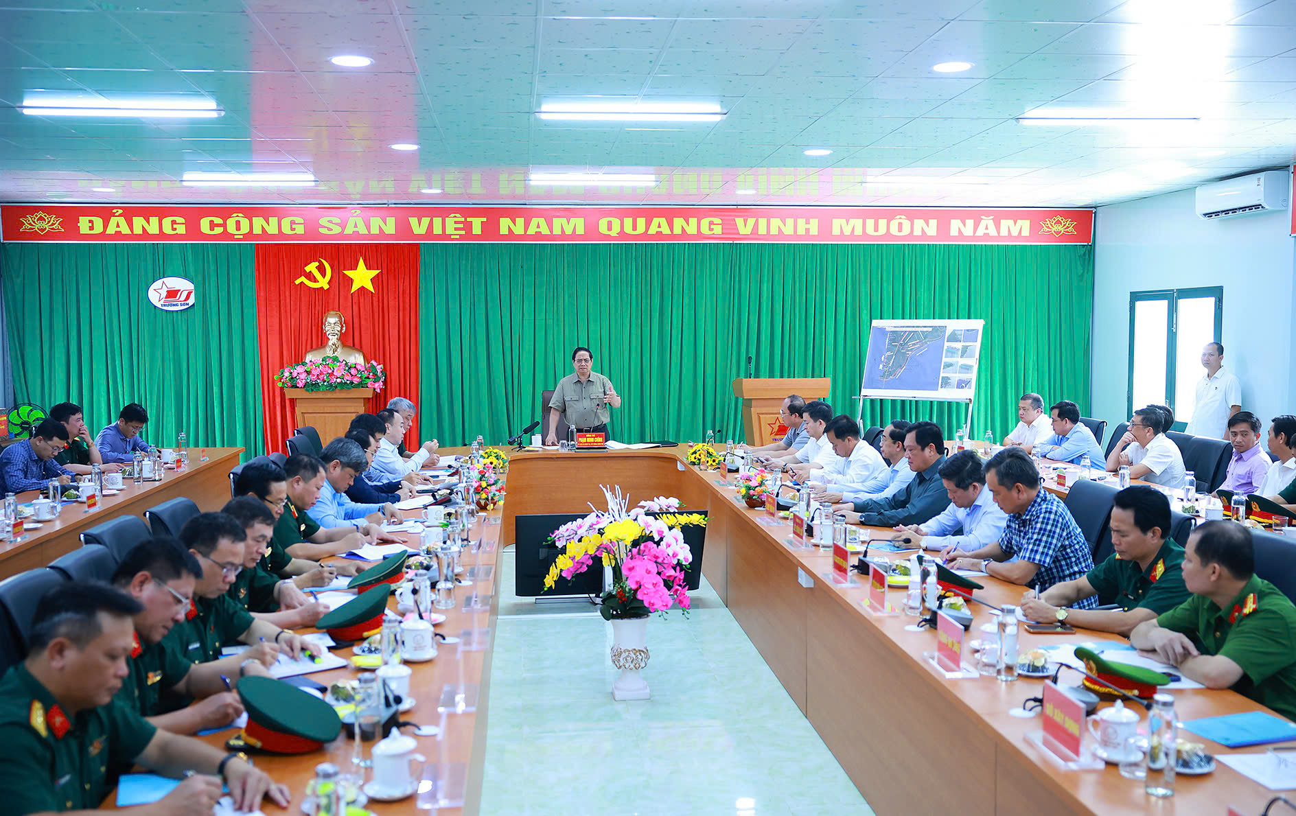 Thủ tướng kiểm tra, đôn đốc một số dự án hạ tầng chiến lược tại Cà Mau- Ảnh 6. Thủ tướng kiểm tra, đôn đốc một số dự án hạ tầng chiến lược tại Cà Mau- Ảnh 6.