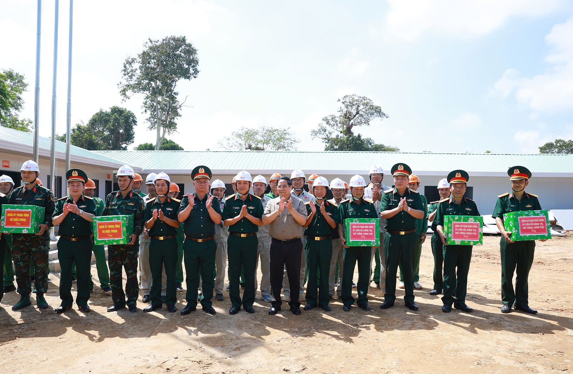 Thủ tướng kiểm tra, đôn đốc một số dự án hạ tầng chiến lược tại Cà Mau- Ảnh 5. Thủ tướng kiểm tra, đôn đốc một số dự án hạ tầng chiến lược tại Cà Mau- Ảnh 5.