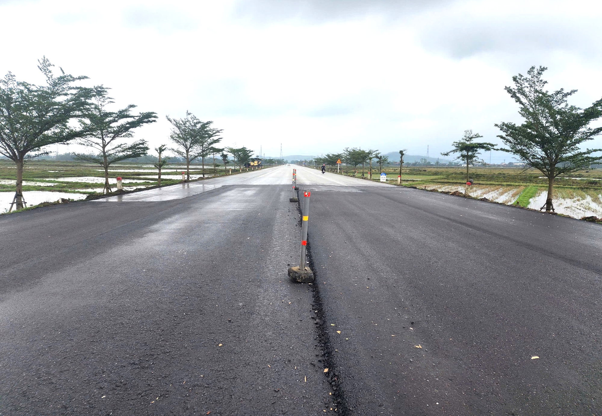 Hà Tĩnh: Tháo gỡ "điểm nghẽn" giao thông, xây dựng ở cấp xã sau sáp nhập- Ảnh 2. Hà Tĩnh: Tháo gỡ "điểm nghẽn" giao thông, xây dựng ở cấp xã sau sáp nhập- Ảnh 2.