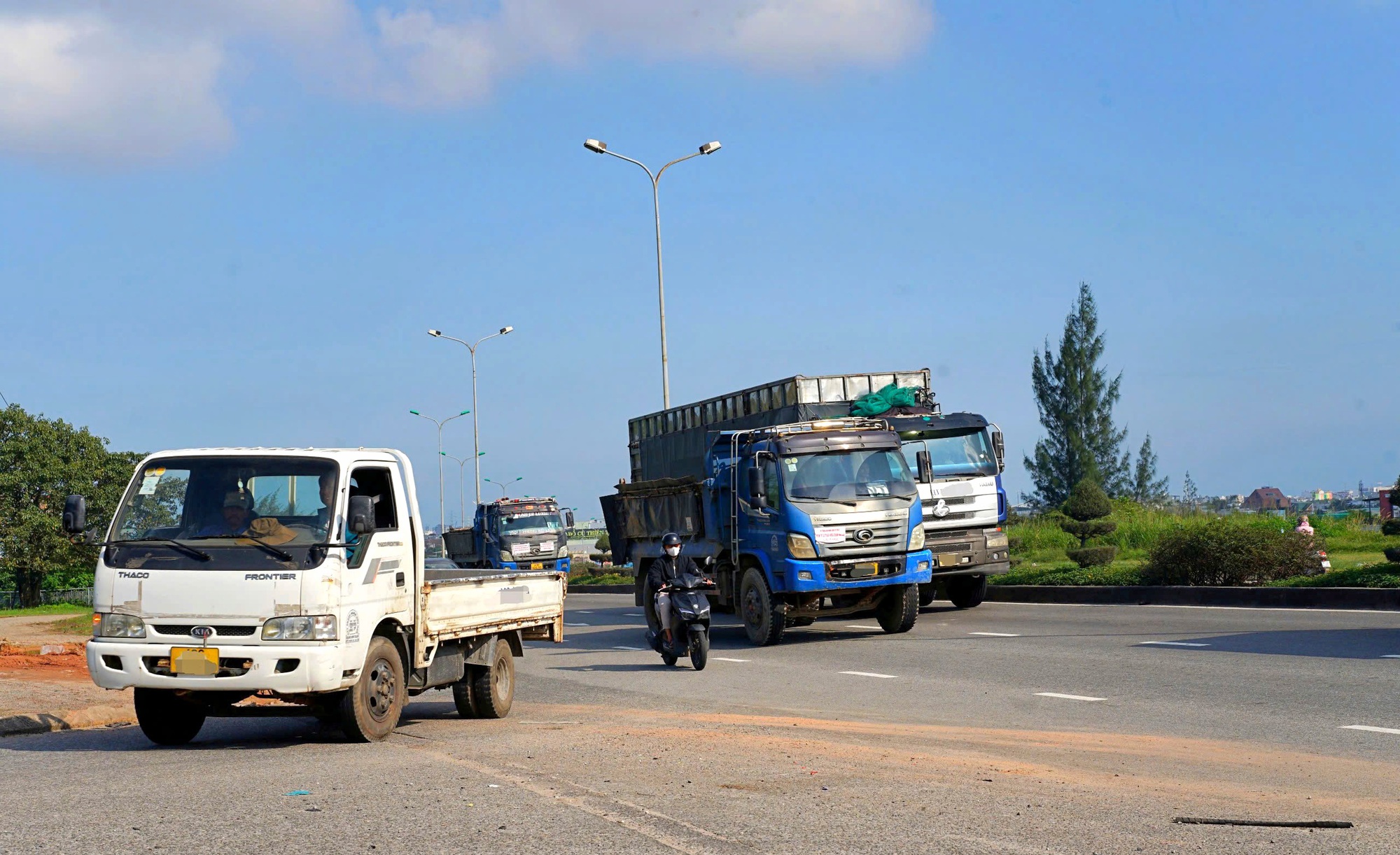 D&acirc;n phản &aacute;nh xe chạy ẩu tr&ecirc;n QL14B, CSGT Đ&agrave; Nẵng ra qu&acirc;n xử l&yacute; vi phạm- Ảnh 1.