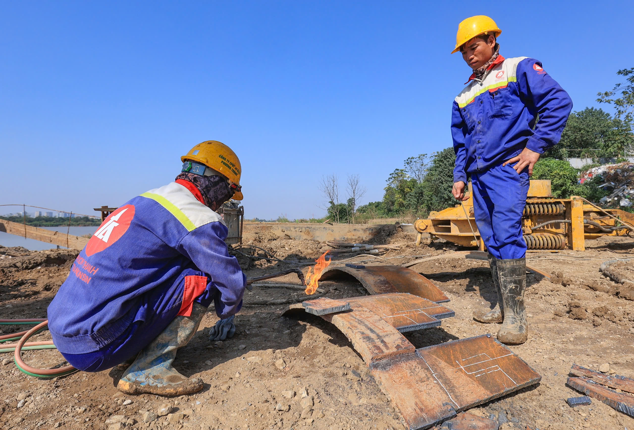 Phương Th&agrave;nh tranh thủ từng ng&agrave;y đua tiến độ thi c&ocirc;ng cầu d&acirc;y văng quy m&ocirc; lớn nhất Thủ đ&ocirc;- Ảnh 5.