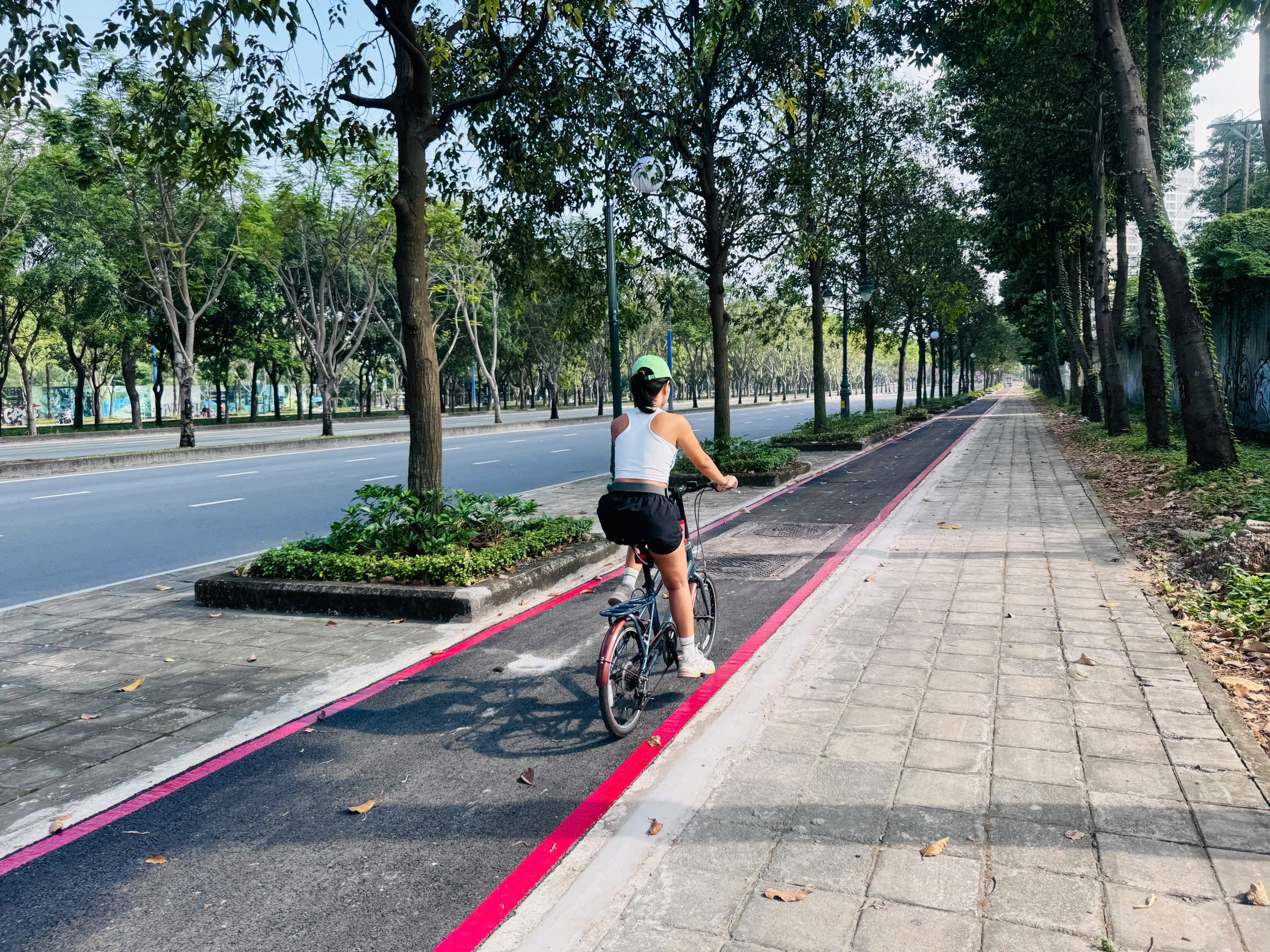 Ngắm làn đường dành cho xe đạp đầu tiên tại TP.HCM- Ảnh 11. Ngắm làn đường dành cho xe đạp đầu tiên tại TP.HCM- Ảnh 11.