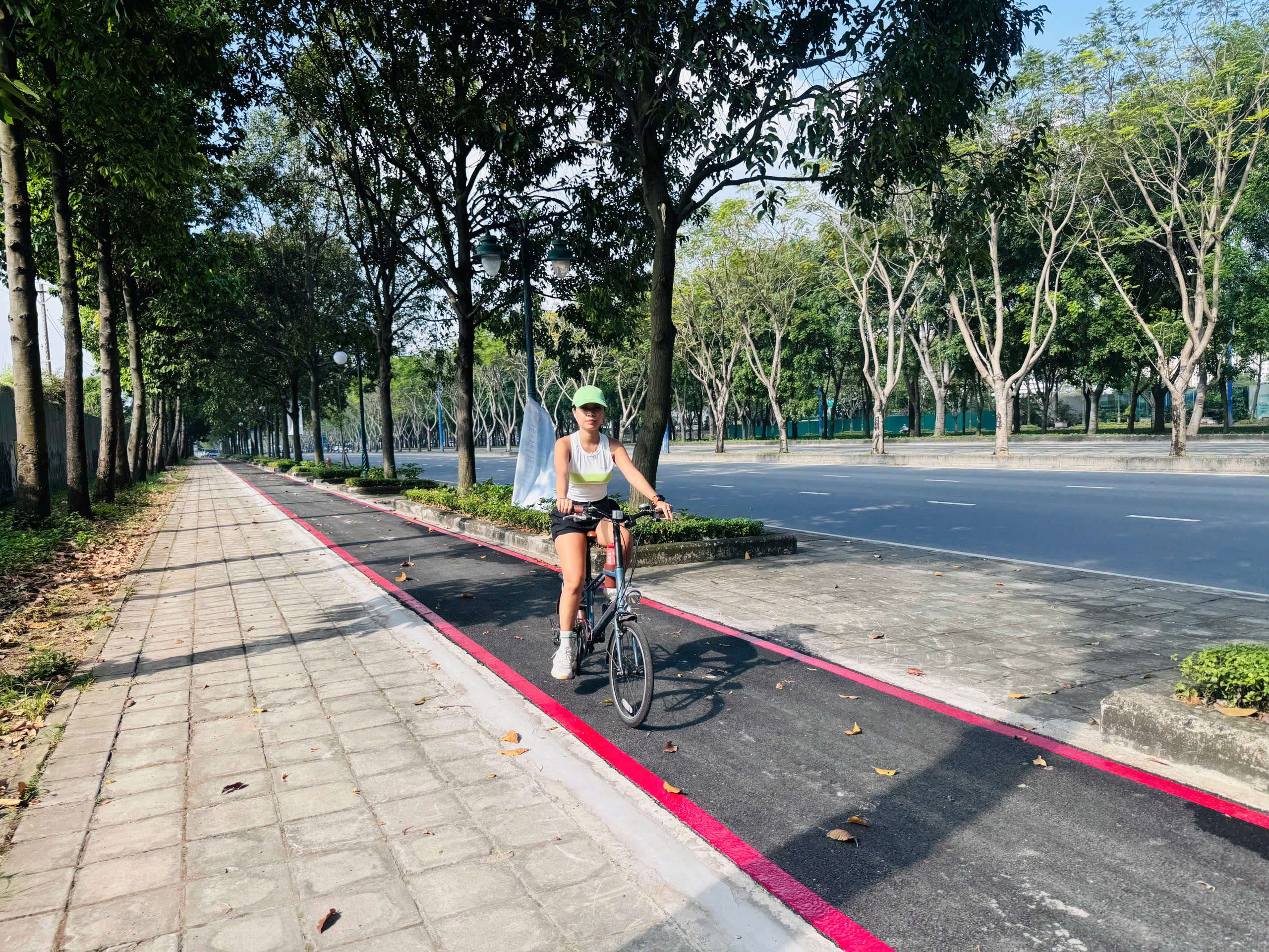 Ngắm làn đường dành cho xe đạp đầu tiên tại TP.HCM- Ảnh 10. Ngắm làn đường dành cho xe đạp đầu tiên tại TP.HCM- Ảnh 10.