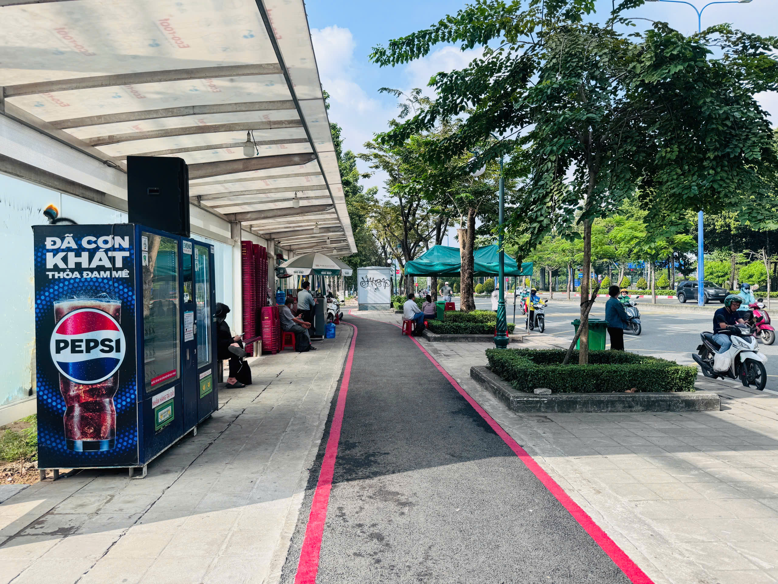 Ngắm làn đường dành cho xe đạp đầu tiên tại TP.HCM- Ảnh 12. Ngắm làn đường dành cho xe đạp đầu tiên tại TP.HCM- Ảnh 12.