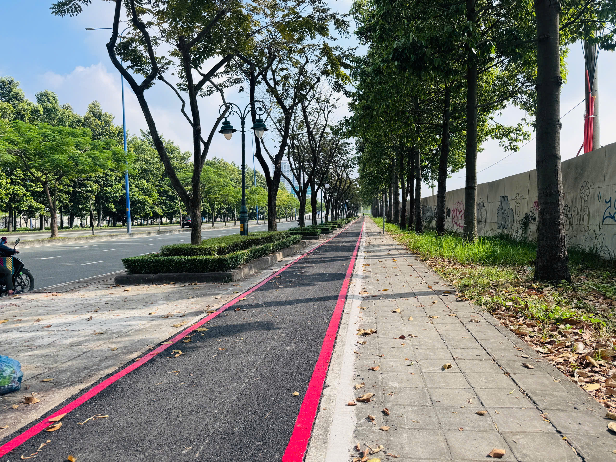 Ngắm làn đường dành cho xe đạp đầu tiên tại TP.HCM- Ảnh 7. Ngắm làn đường dành cho xe đạp đầu tiên tại TP.HCM- Ảnh 7.