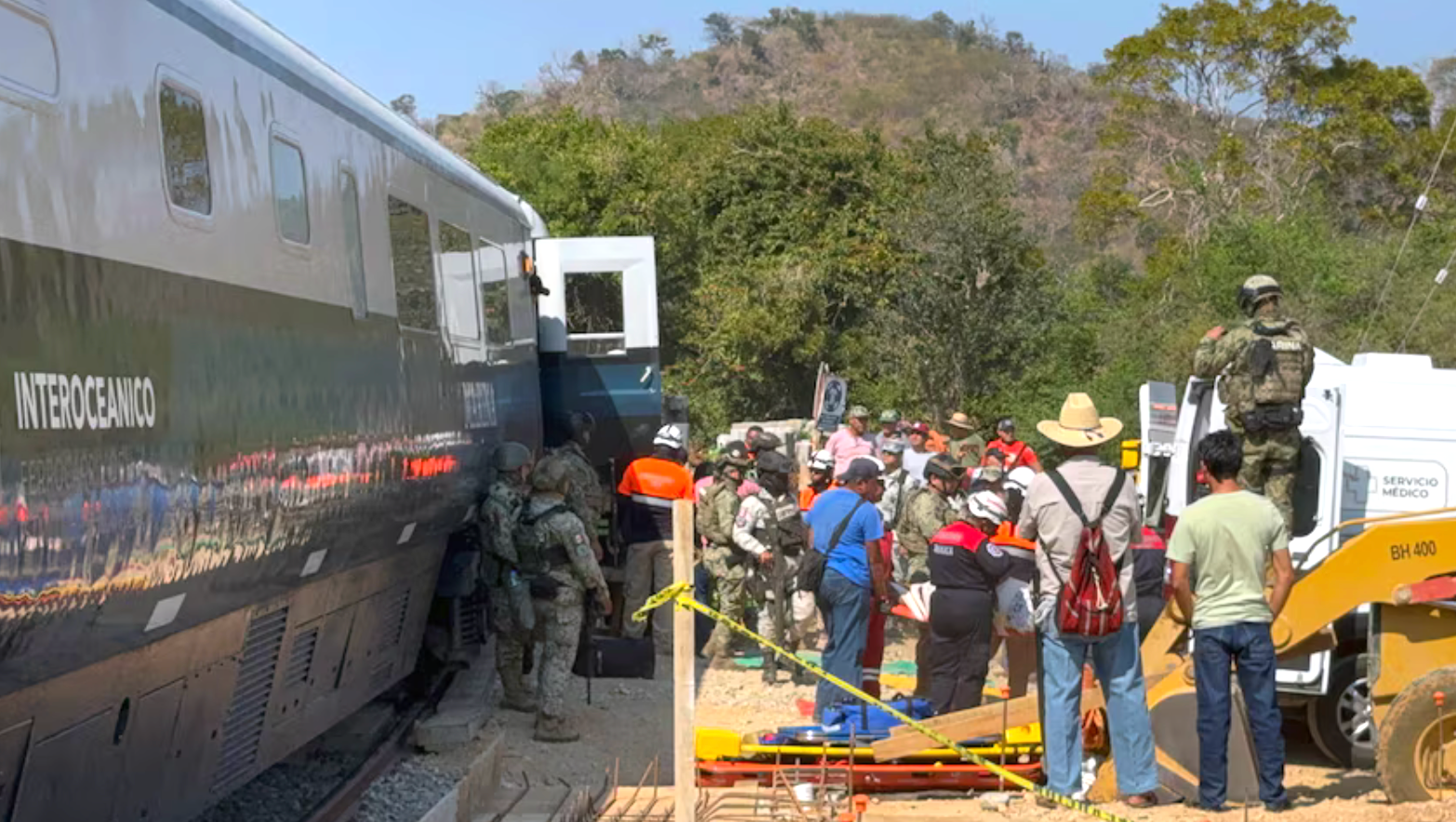 T&agrave;u trật b&aacute;nh ở Mexico, &iacute;t nhất 13 người thiệt mạng- Ảnh 1.