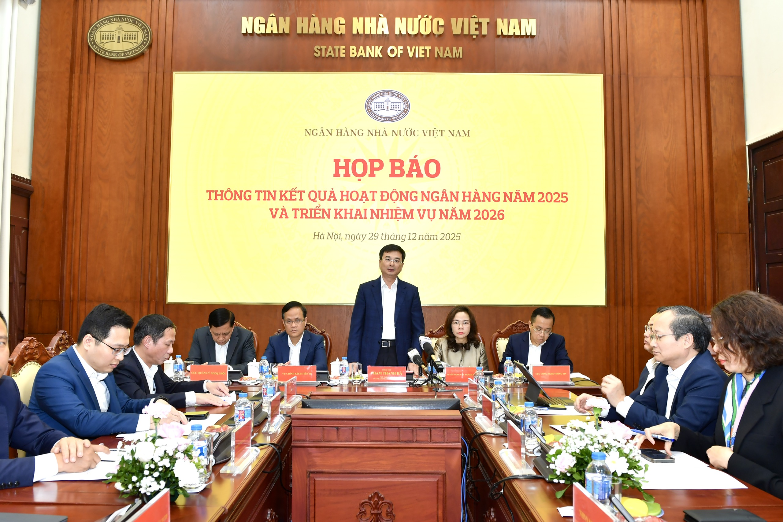 Dư nợ tín dụng năm 2025 đạt 18,4 triệu tỷ đồng- Ảnh 1. Dư nợ tín dụng năm 2025 đạt 18,4 triệu tỷ đồng- Ảnh 1.