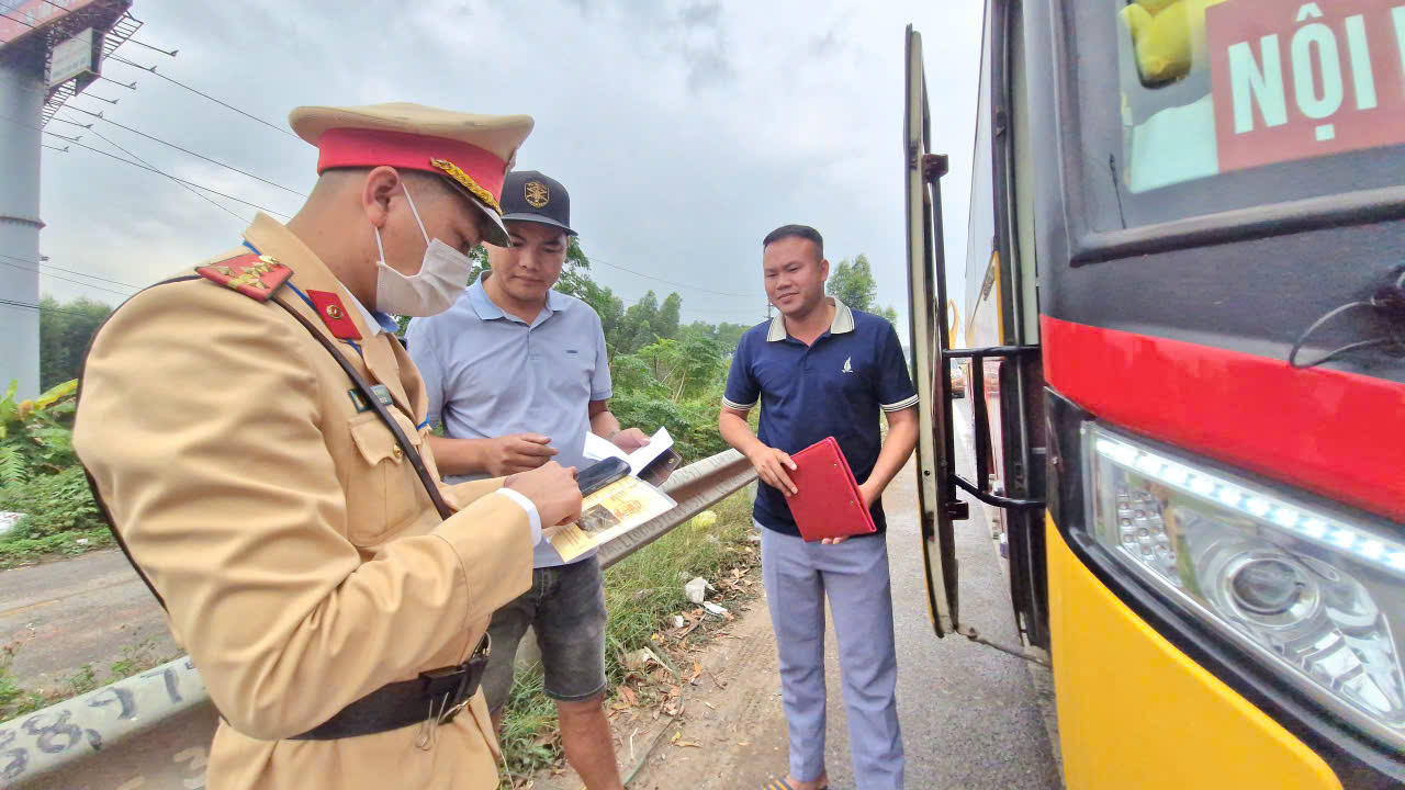 Bắc Ninh: Ki&ecirc;n quyết xử l&yacute;, bảo đảm giao th&ocirc;ng an to&agrave;n, th&ocirc;ng suốt trong dịp Tết- Ảnh 2.